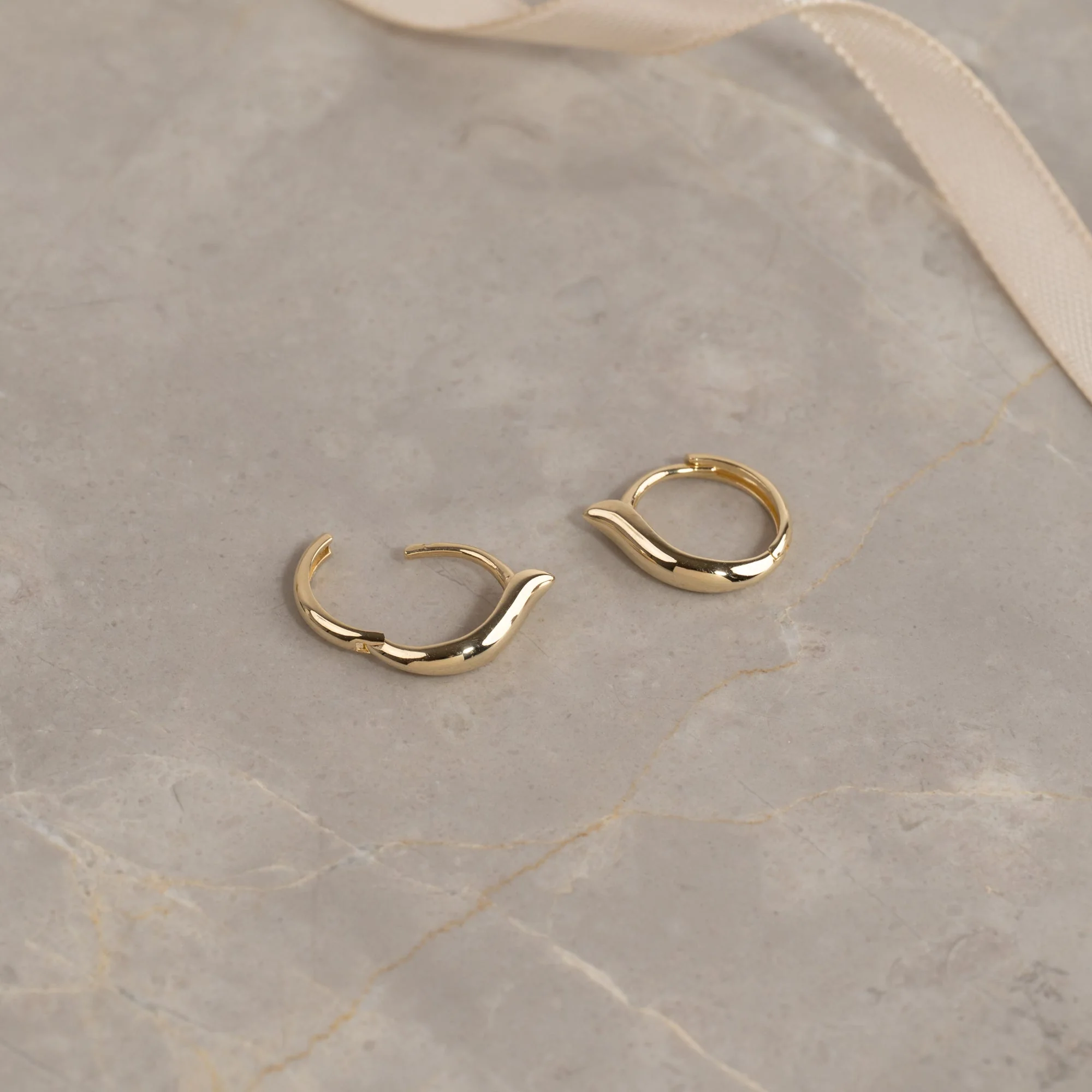 HARPER SOLID GOLD CREOL EARRING - Image 3