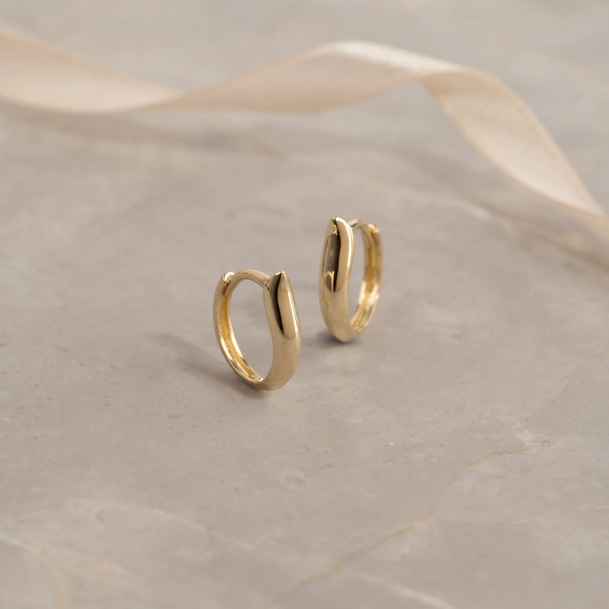 HARPER SOLID GOLD CREOL EARRING - Image 4