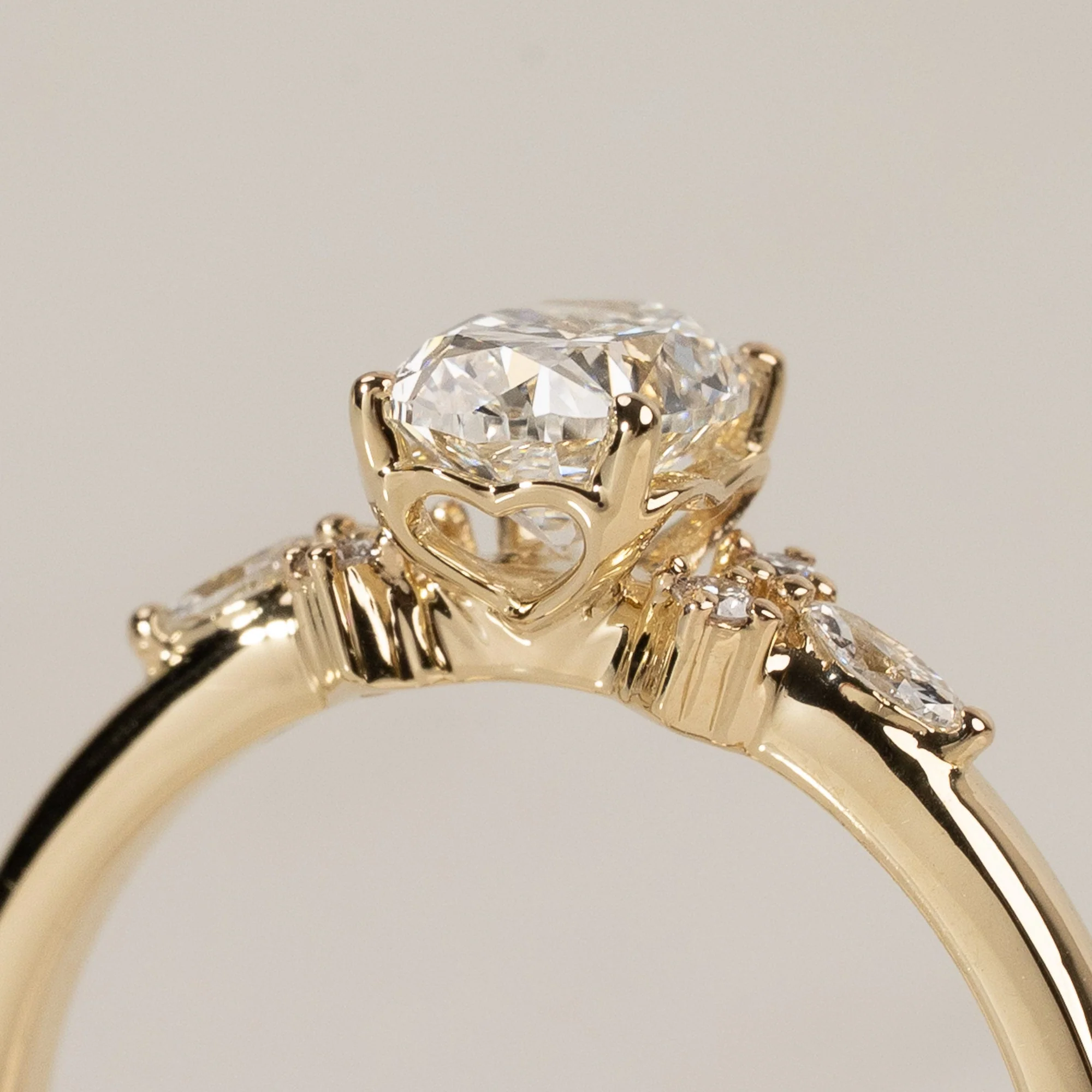 HEART-SET OVAL-CUT SIDESTONE DIAMOND RING - 0.75ct - Image 2