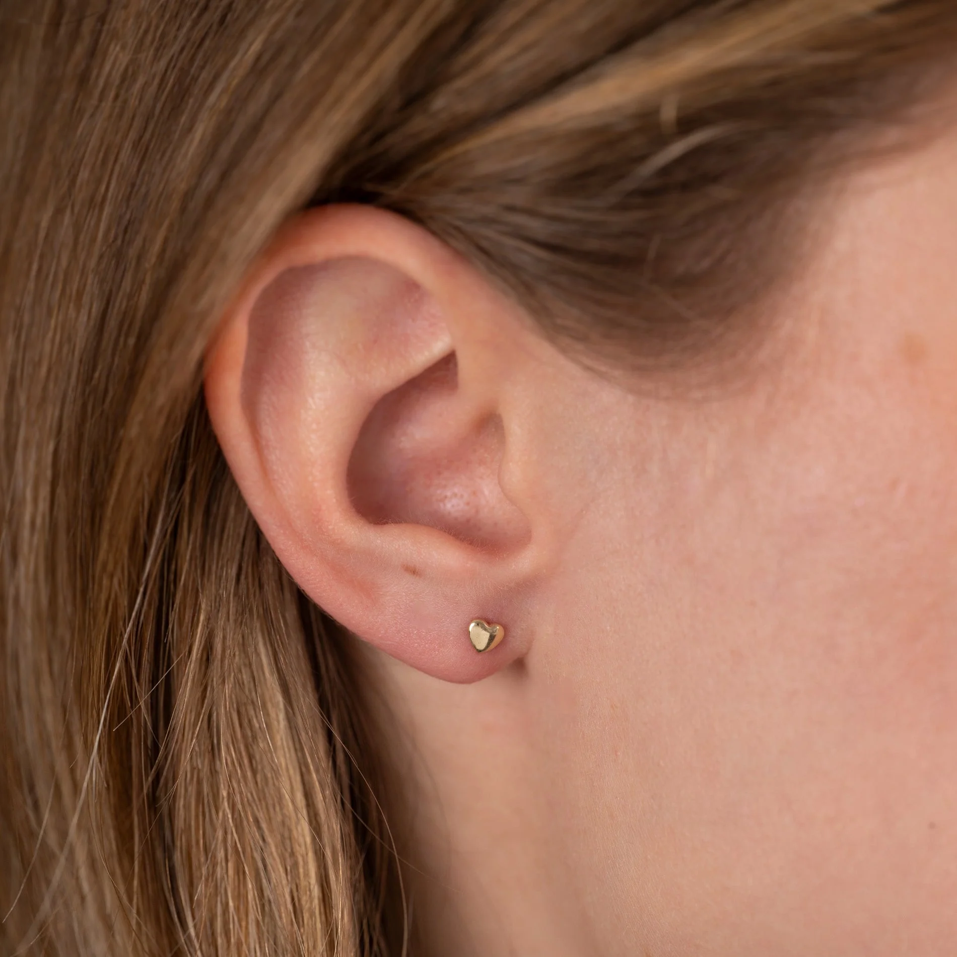 HEART SOLID GOLD STUD EARRING - Image 4