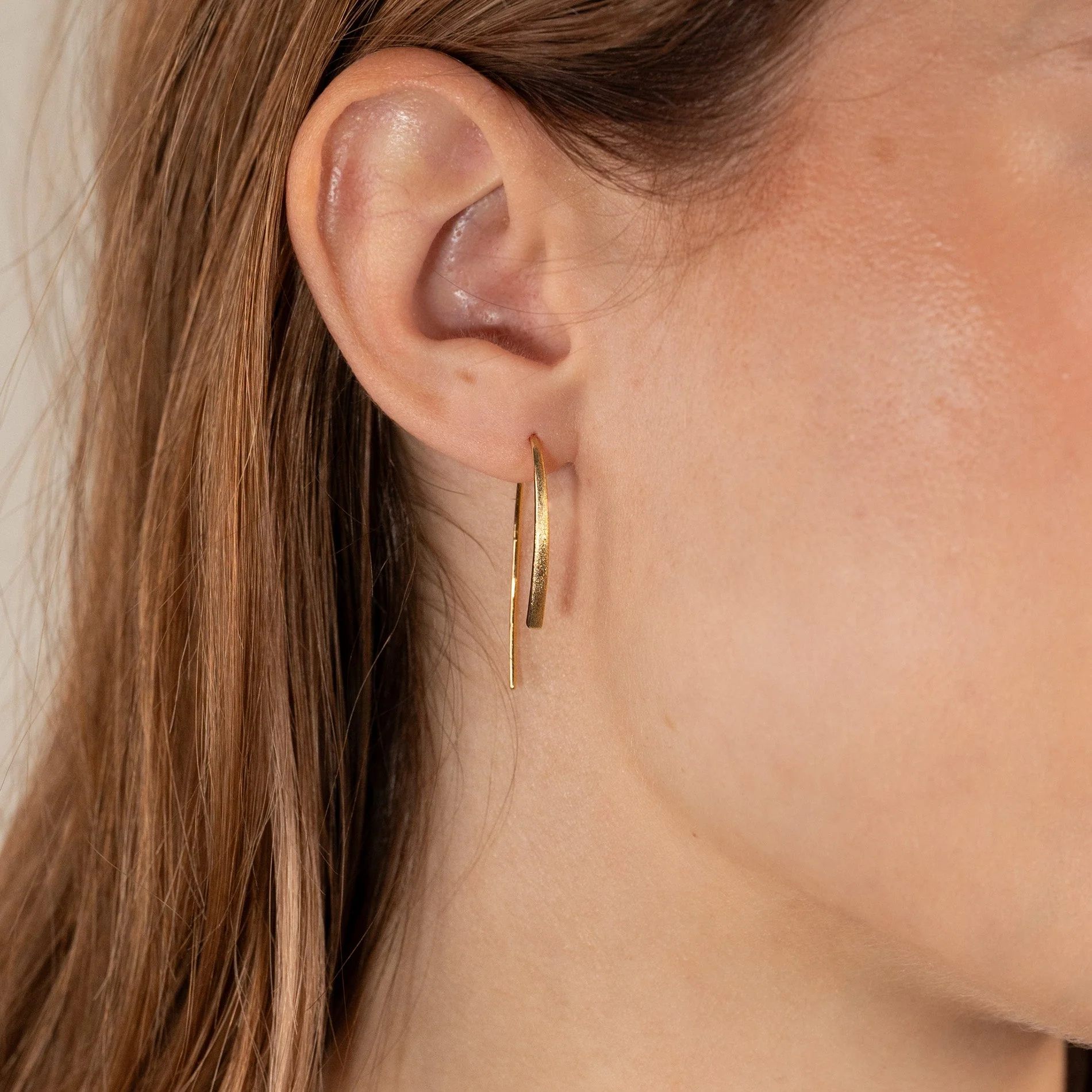 HEDVA GOLDEN CREOL EARRING - Image 2
