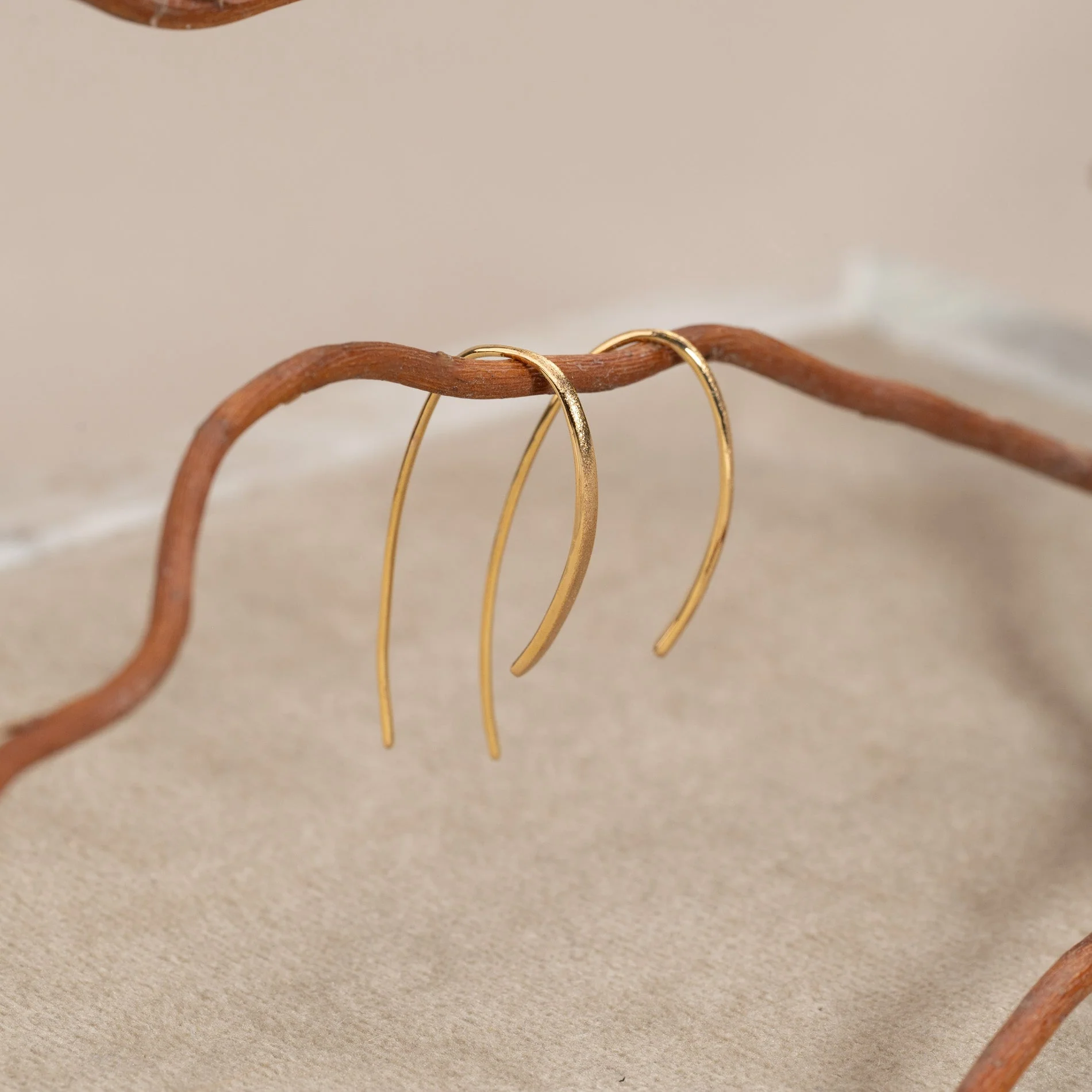 HEDVA GOLDEN CREOL EARRING - Image 3