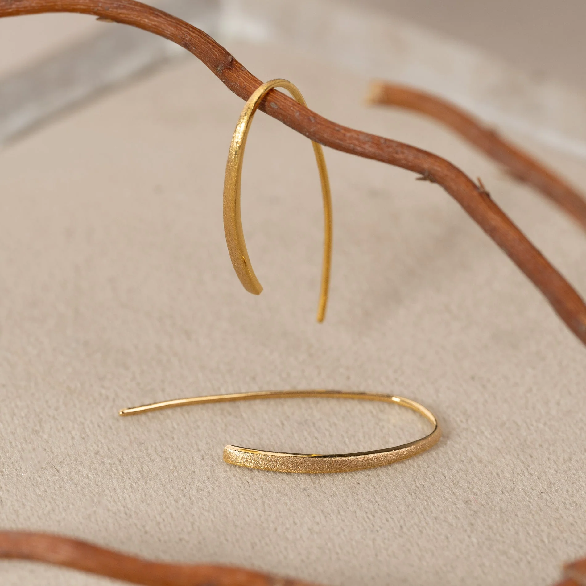 HEDVA GOLDEN CREOL EARRING - Image 7