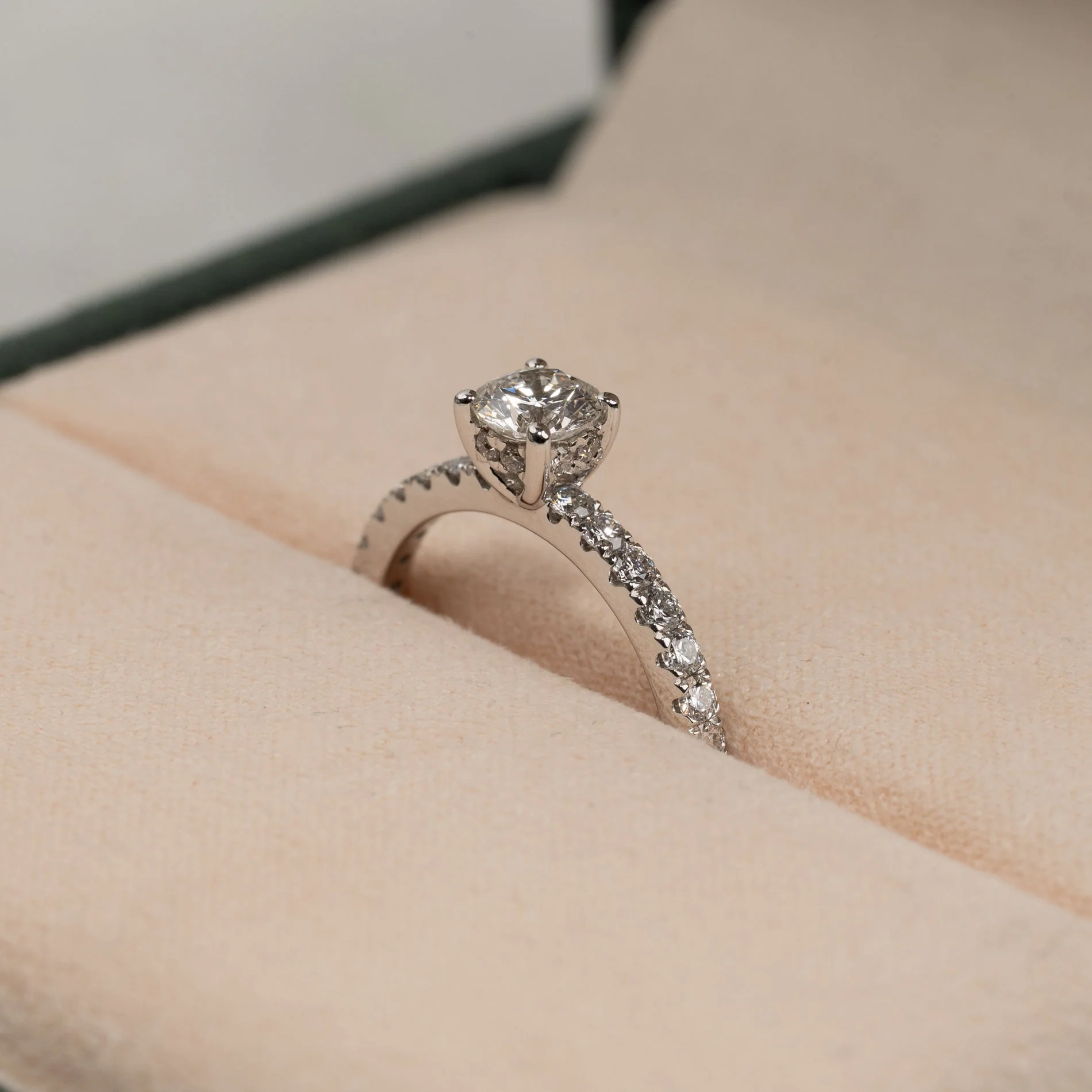 HIDDEN-HALO ALLIANCE LAB-DIAMOND RING - 0.8ct - WG - Image 3