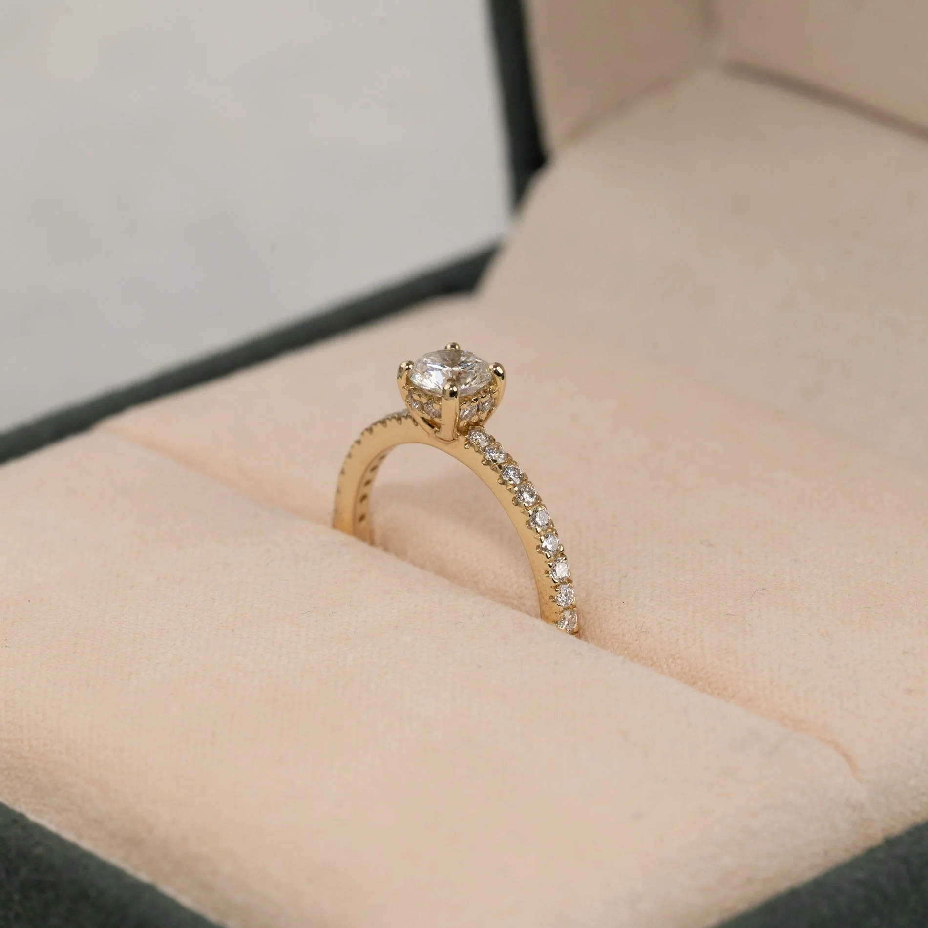 HIDDEN-HALO ALLIANCE LAB-DIAMOND RING - 0.8ct - YG - Image 3