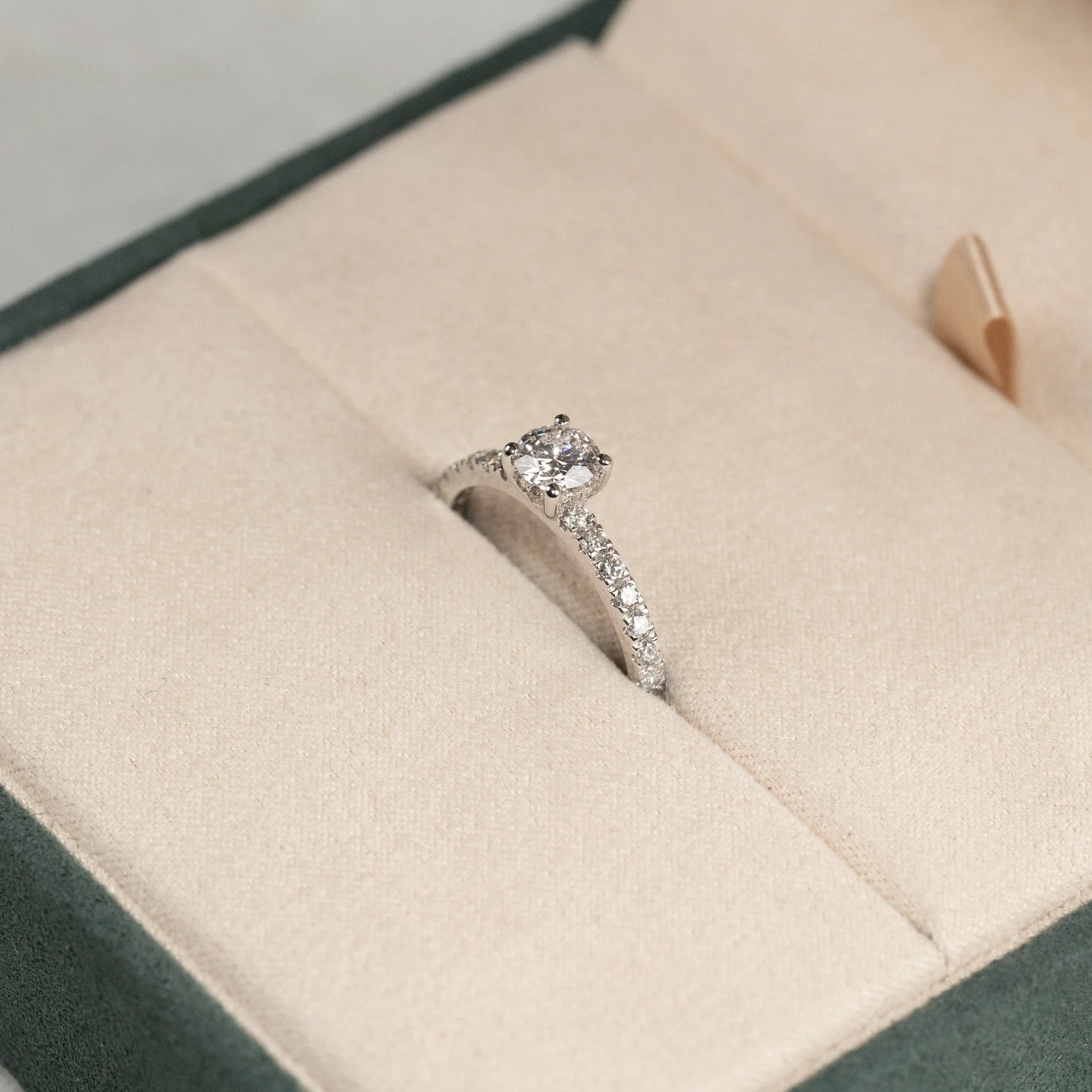 HIDDEN-HALO ALLIANCE LAB-DIAMOND RING - 1.0ct - WG - Image 7