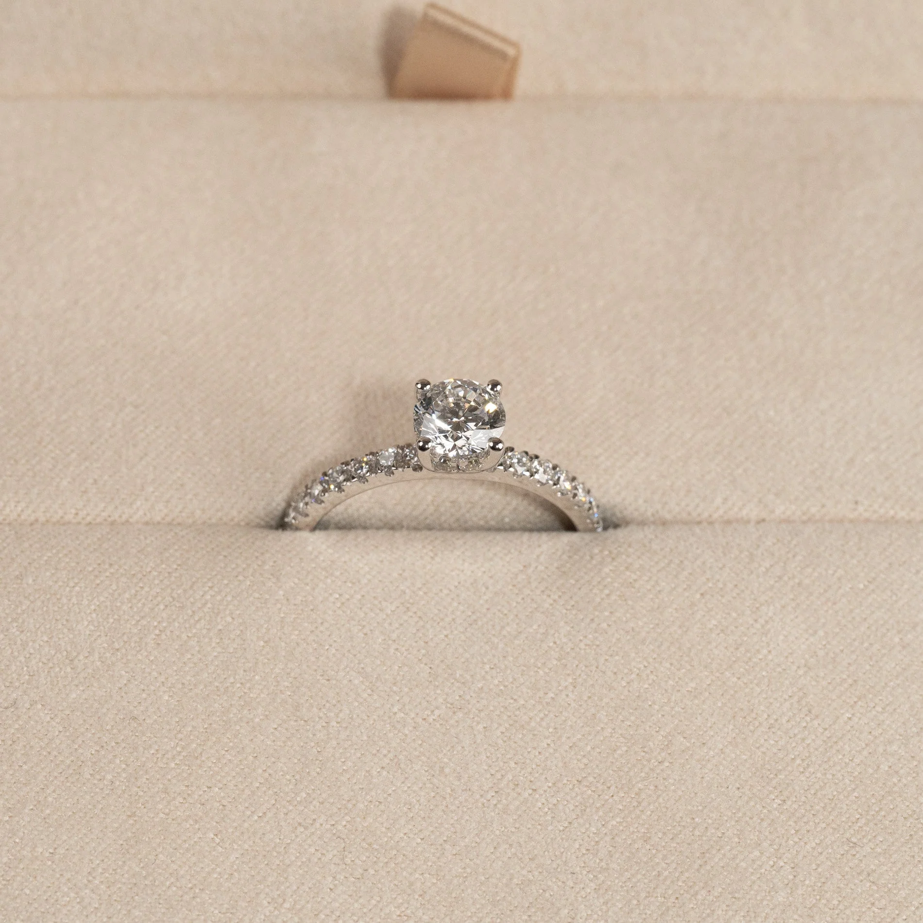 HIDDEN-HALO ALLIANCE LAB-DIAMOND RING - 1.25ct - WG - Image 4