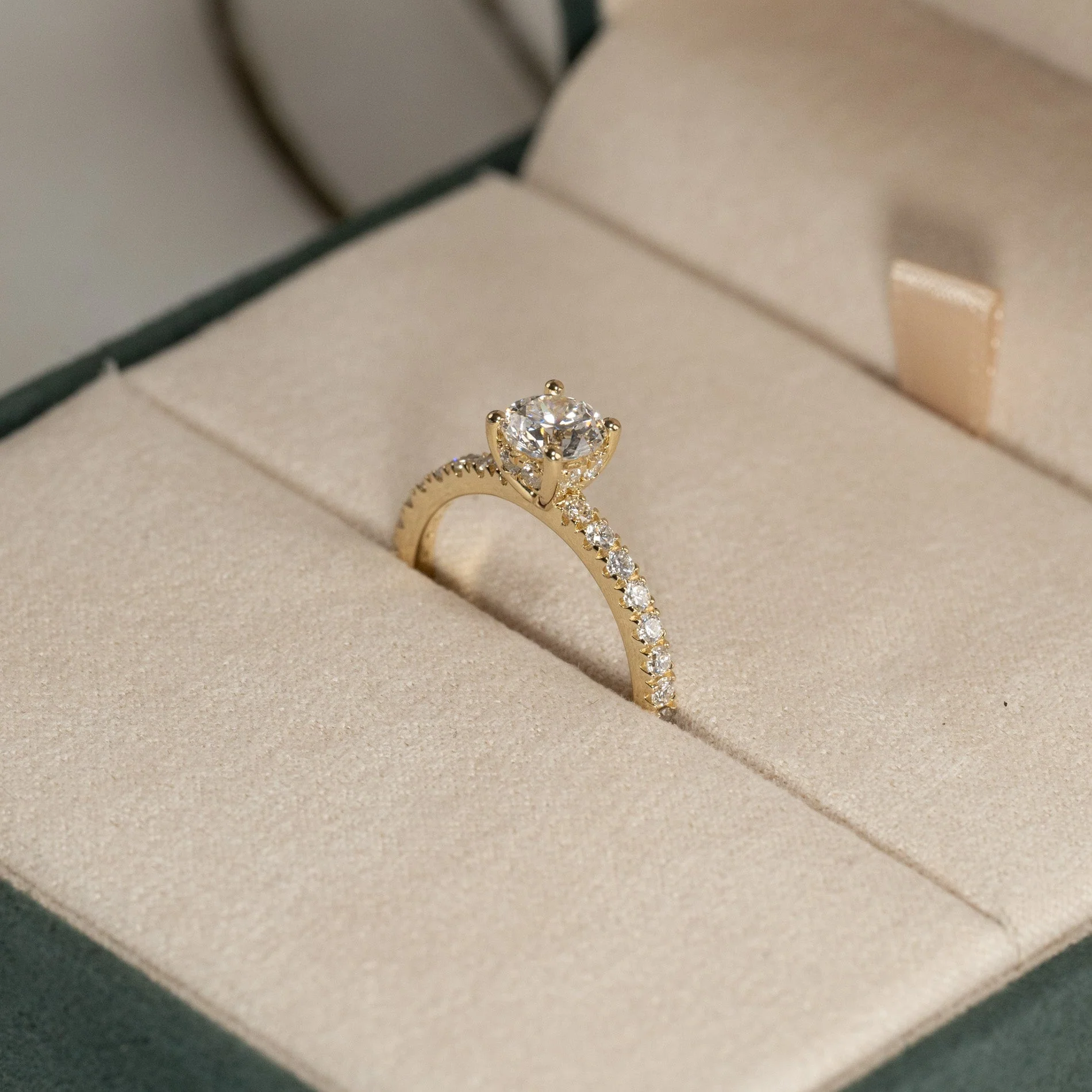 HIDDEN-HALO ALLIANCE LAB-DIAMOND RING - 1.25ct - YG - Image 3