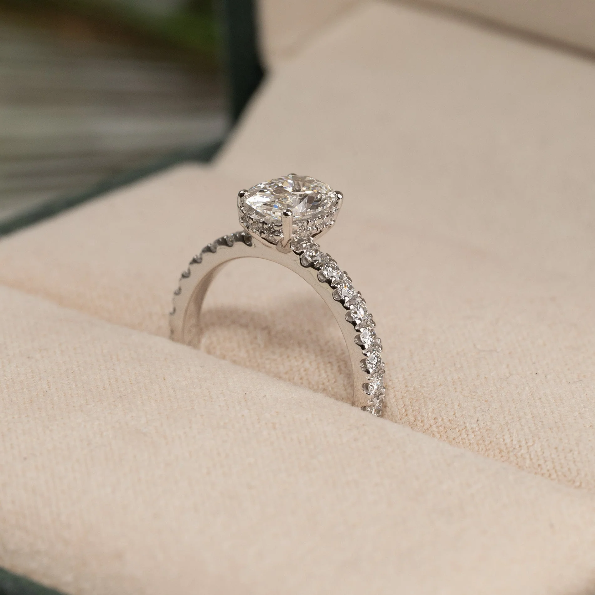 HIDDEN HALO OVAL-CUT ALLIANCE LAB-DIAMOND RING - 1.5ct - WG - Image 3