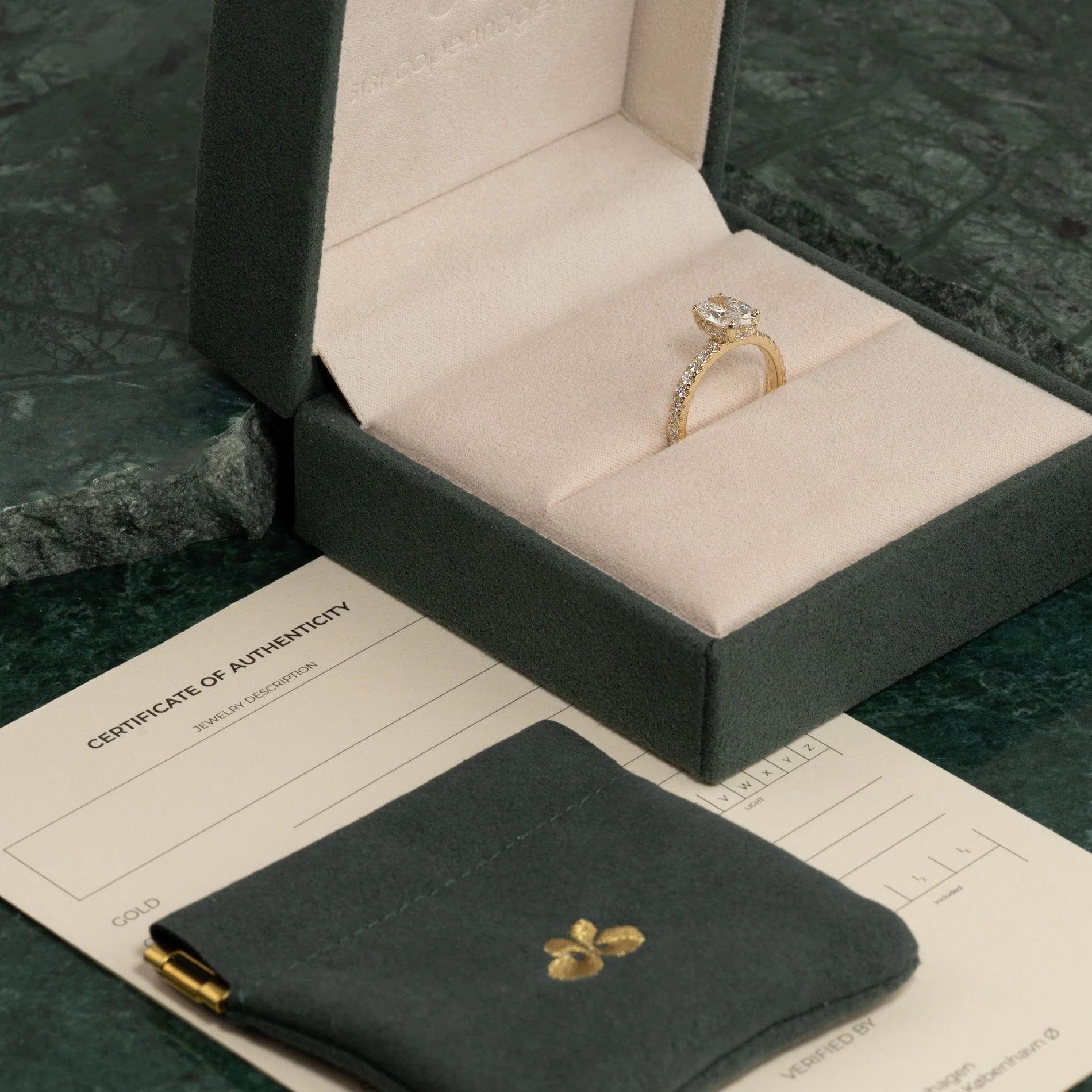 HIDDEN HALO OVAL-CUT ALLIANCE LAB-DIAMOND RING - 2.0ct - YG - Image 4