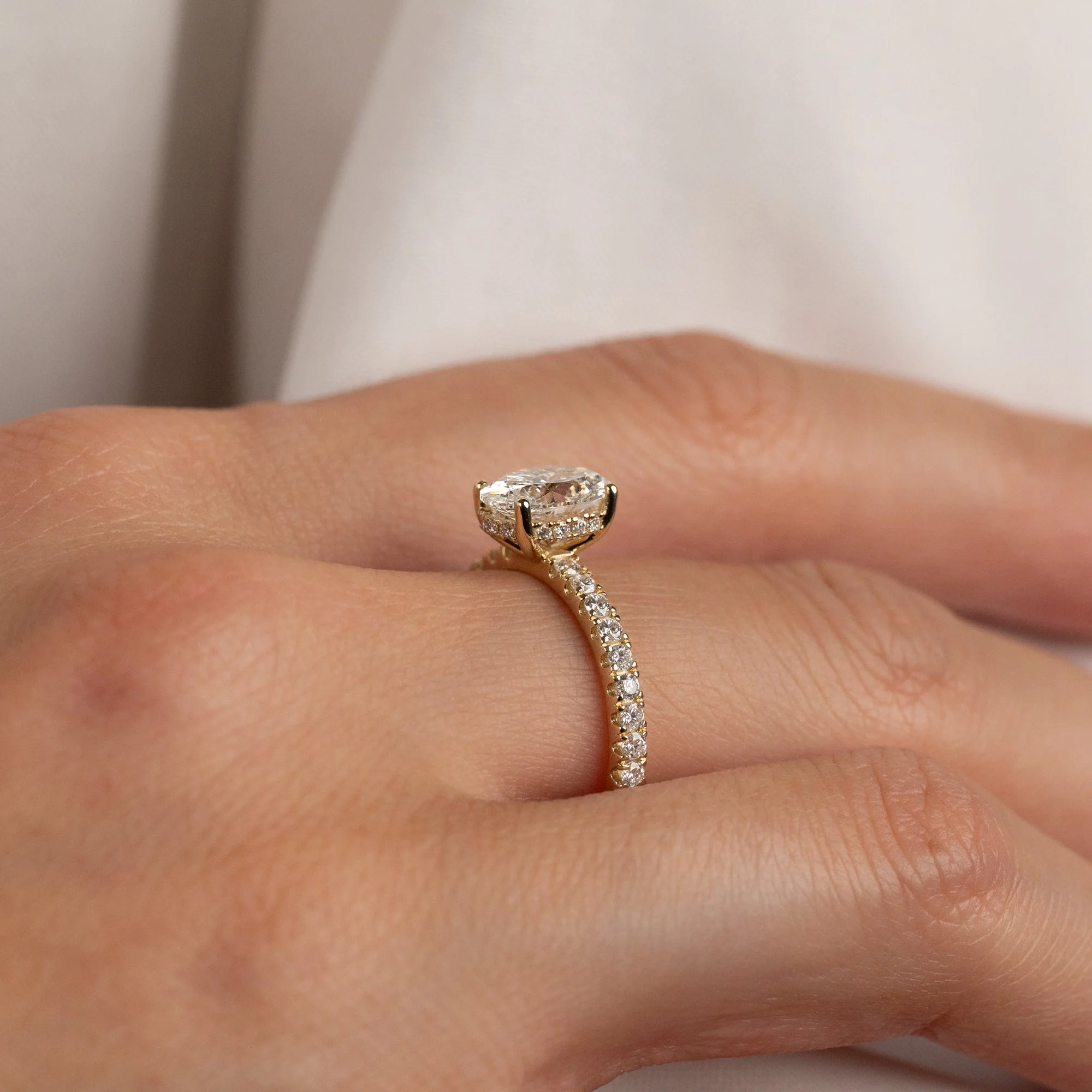 HIDDEN HALO OVAL-CUT ALLIANCE LAB-DIAMOND RING - 2.0ct - YG - Image 5