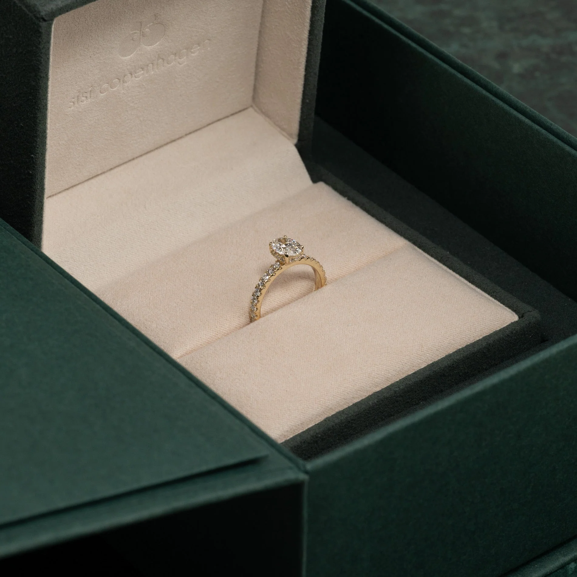 HIDDEN HALO OVAL-CUT ALLIANCE LAB-DIAMOND RING - 1.5ct - YG - Image 6