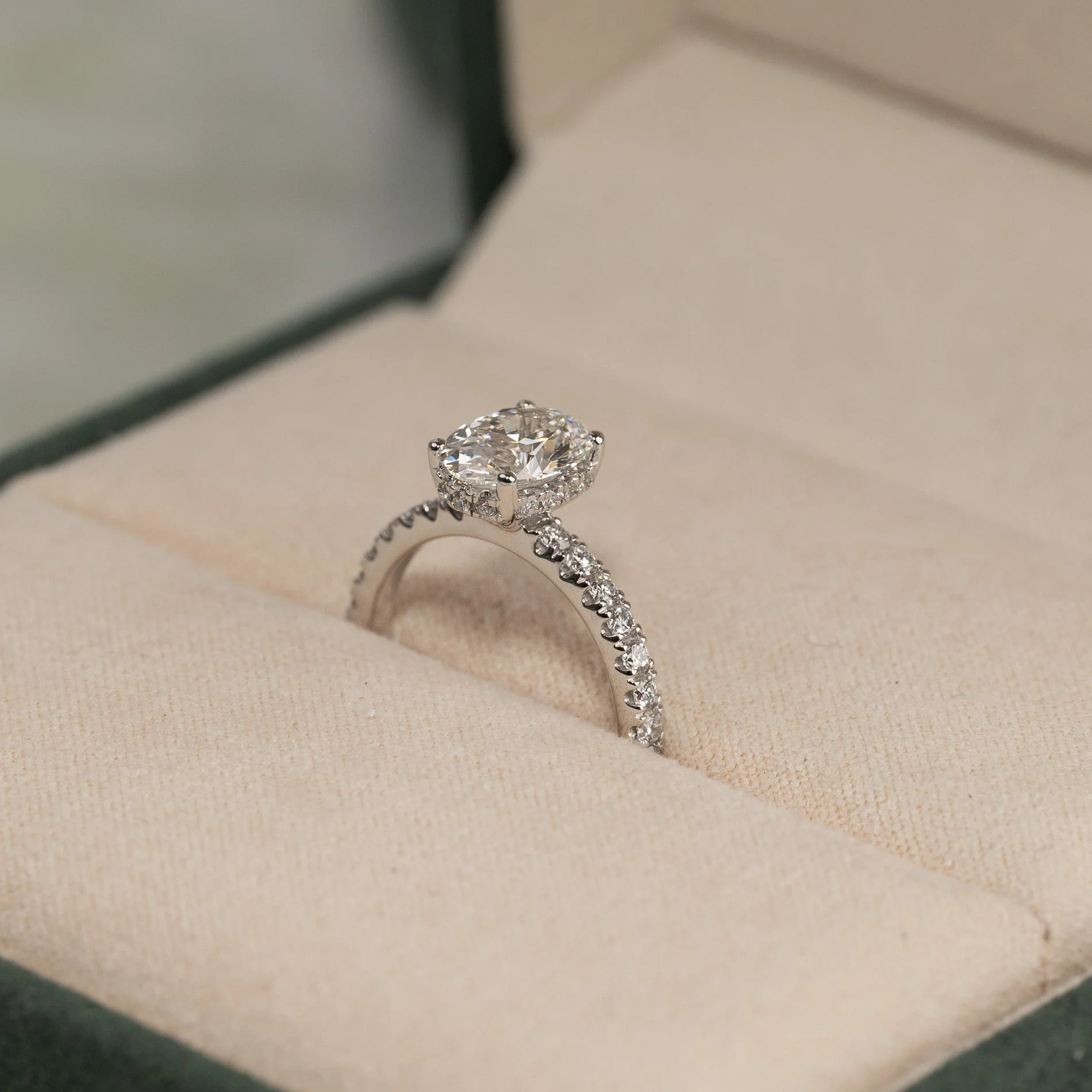 HIDDEN HALO OVAL-CUT ALLIANCE LAB-DIAMOND RING - 2.0ct - WG - Image 4