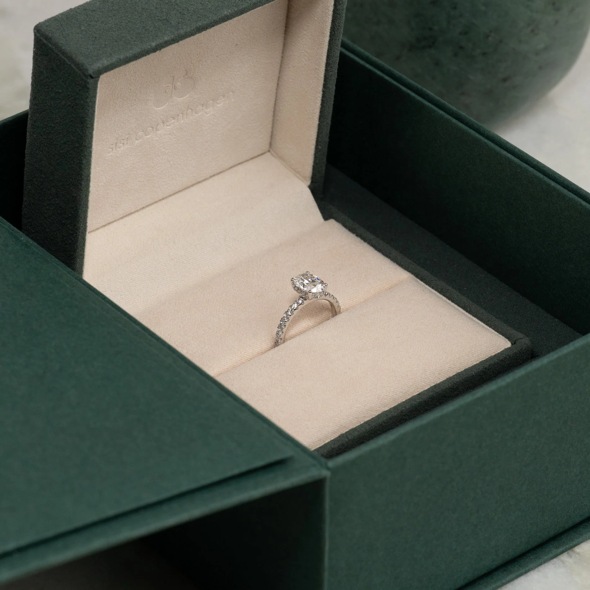 HIDDEN HALO OVAL-CUT ALLIANCE LAB-DIAMOND RING - 2.0ct - WG - Image 8