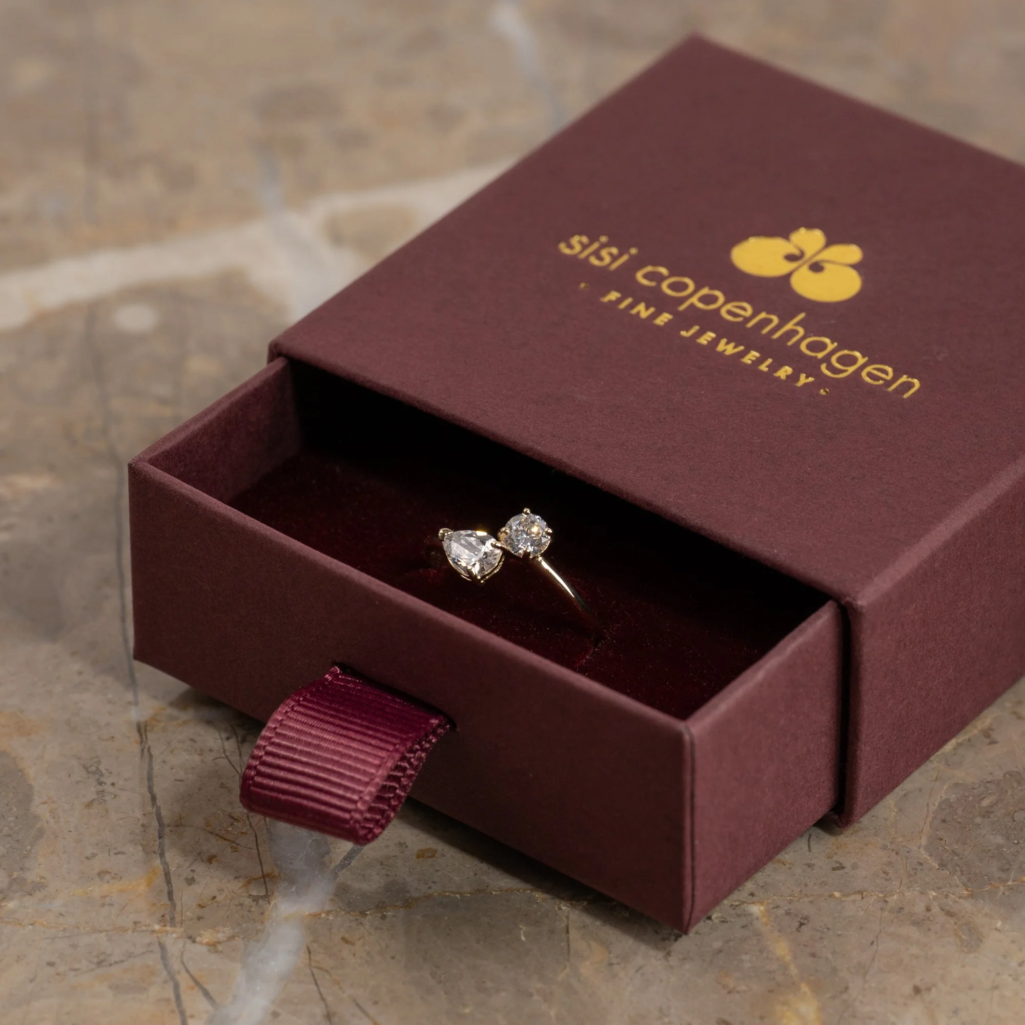 HOLLY CRYSTAL SOLID GOLD RING - Image 4