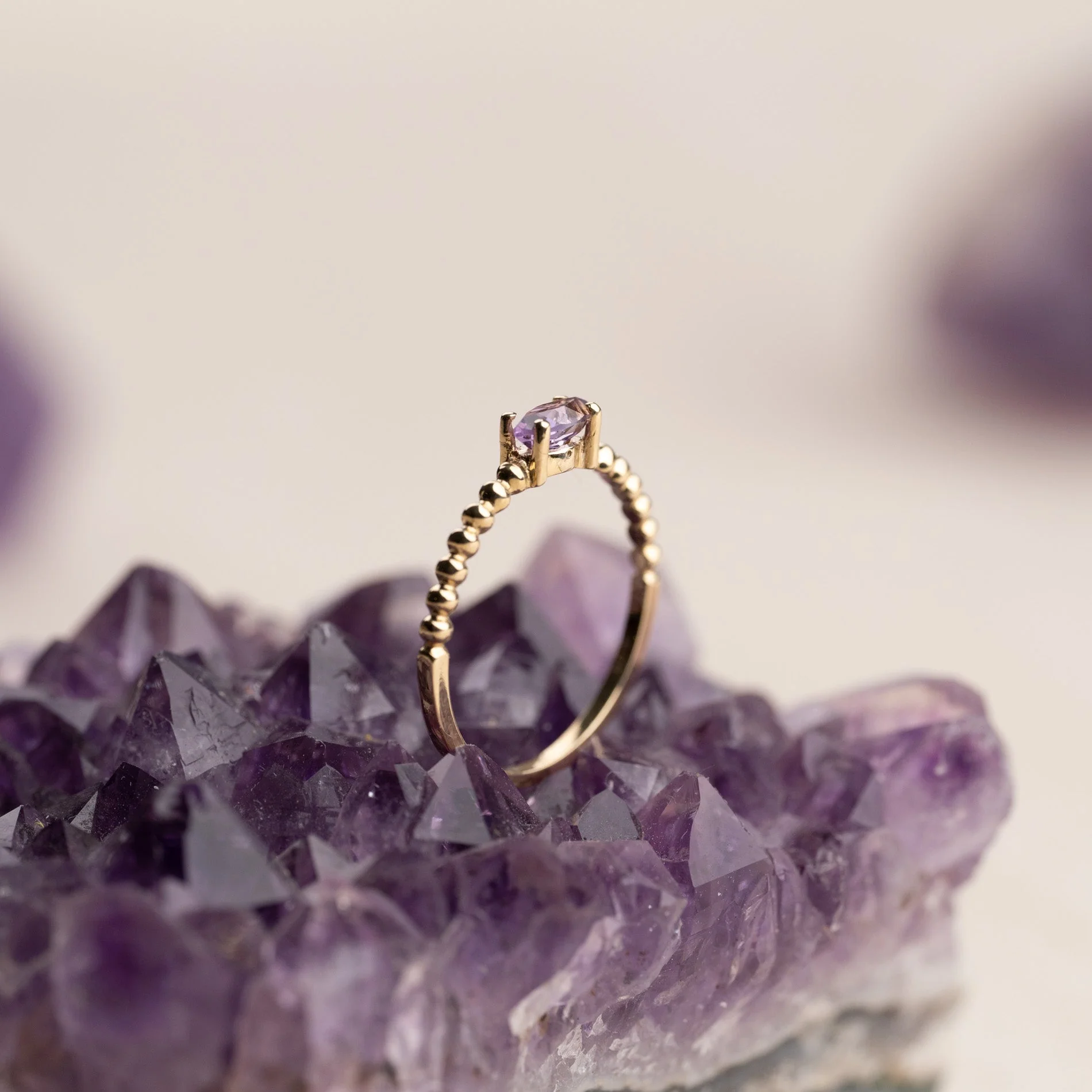 INGEBORG AMETHYST SOLID GOLD RING - Image 4