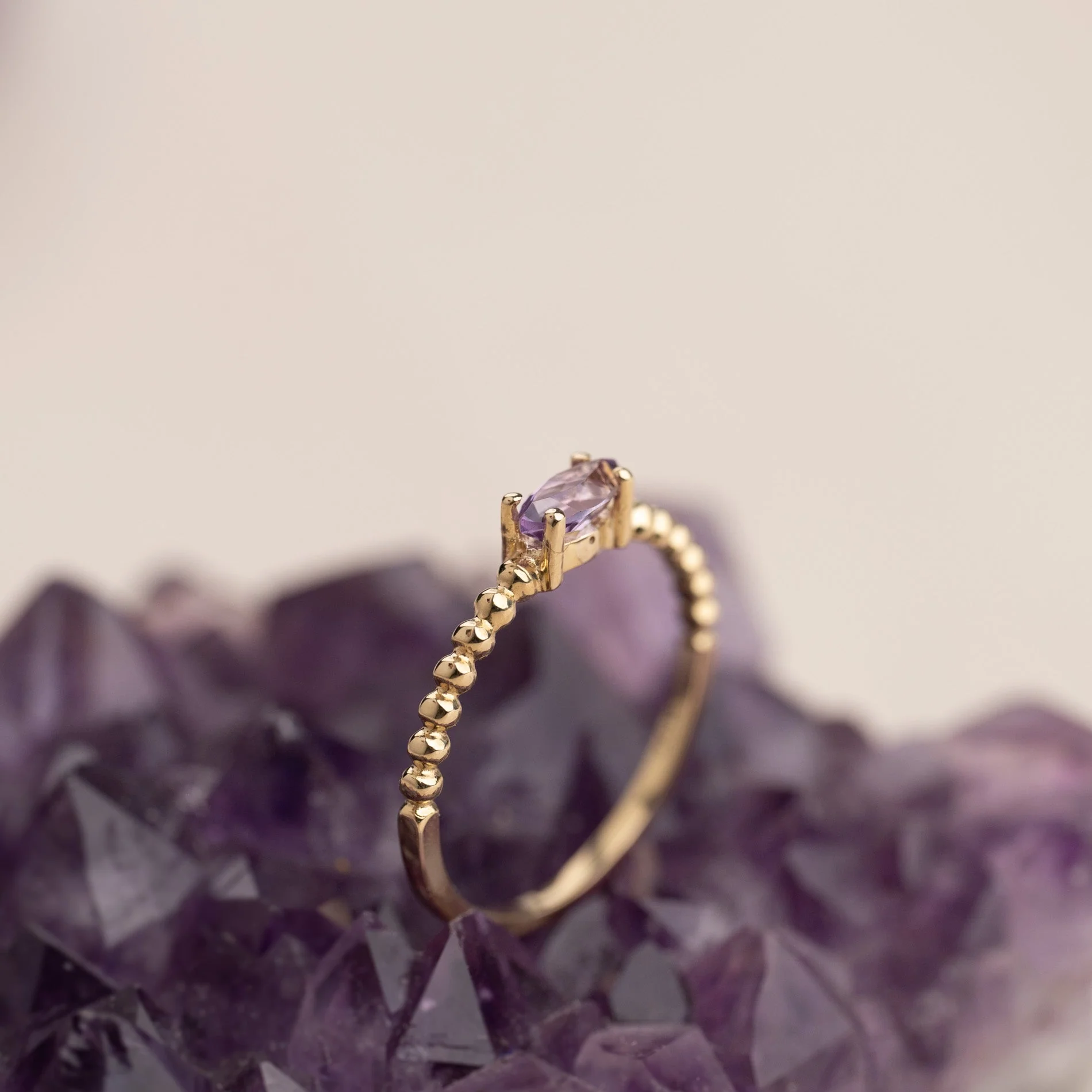INGEBORG AMETHYST SOLID GOLD RING - Image 6