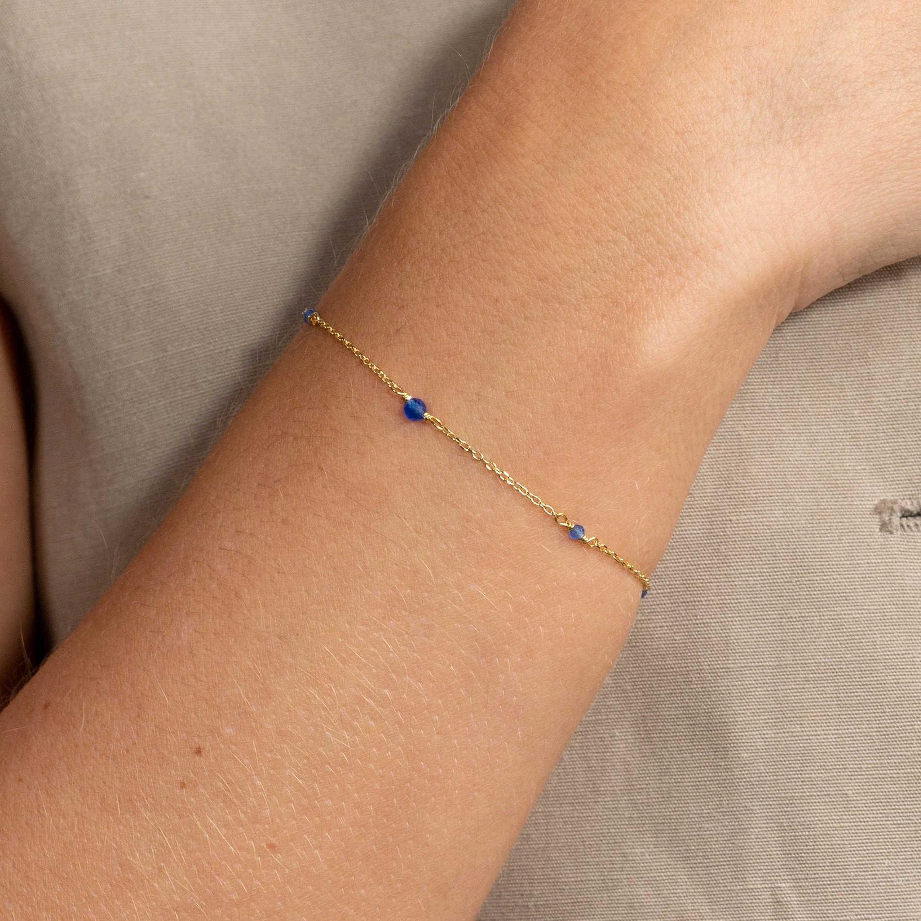 ISABELLA BLUE JADE GOLDEN BRACELET - Image 6