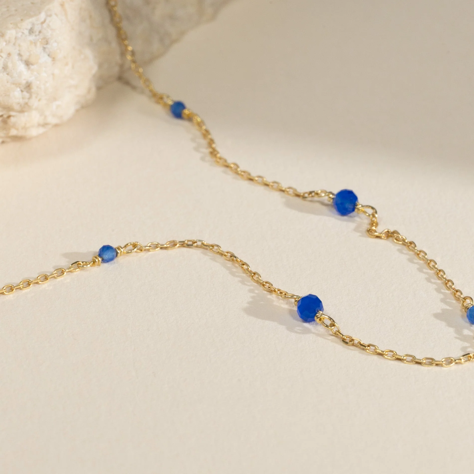 ISABELLA BLUE JADE GOLDEN NECKLACE - Image 3