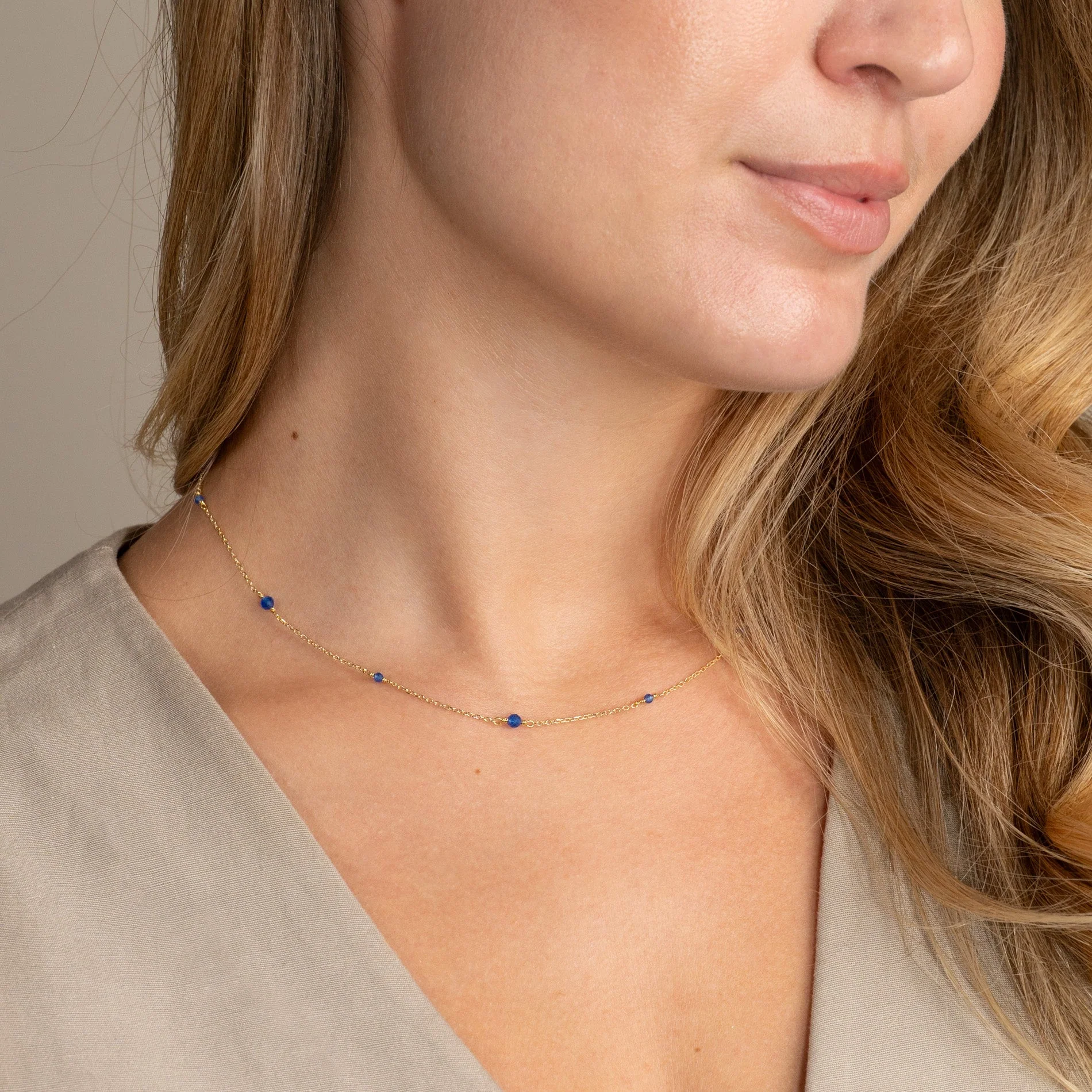 ISABELLA BLUE JADE GOLDEN NECKLACE - Image 4