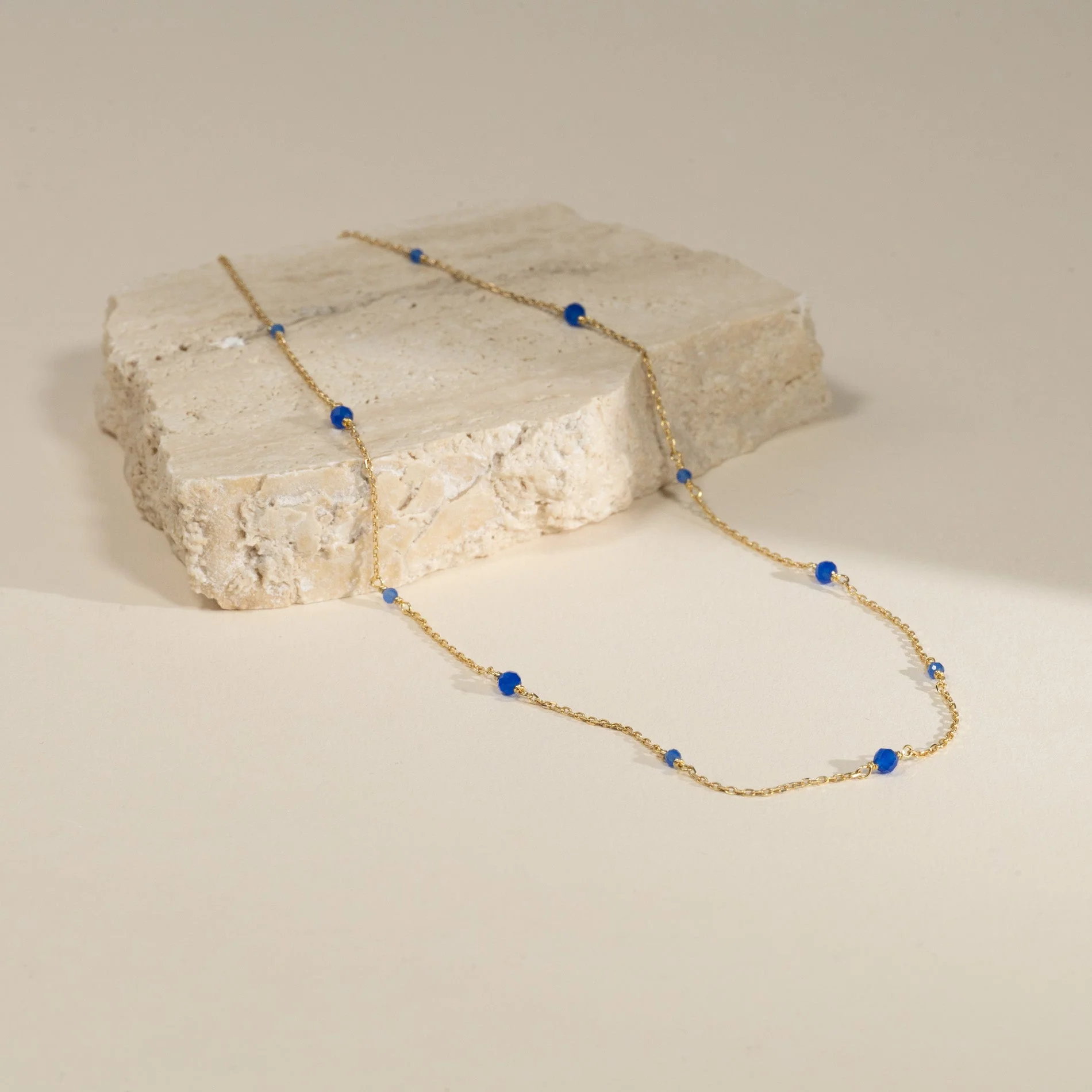 ISABELLA BLUE JADE GOLDEN NECKLACE - Image 5