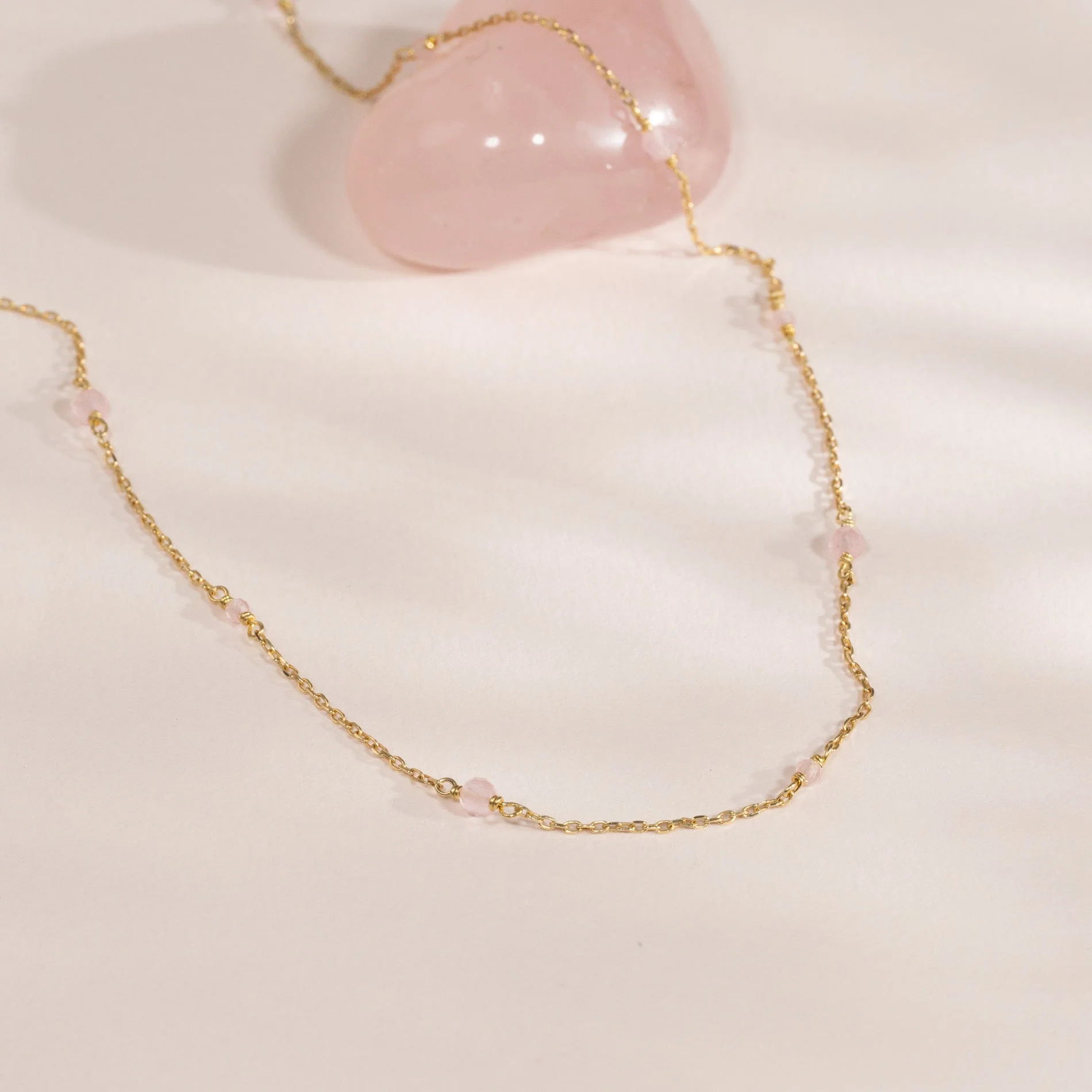 ISABELLA ROSE JADE GOLDEN NECKLACE - Image 3