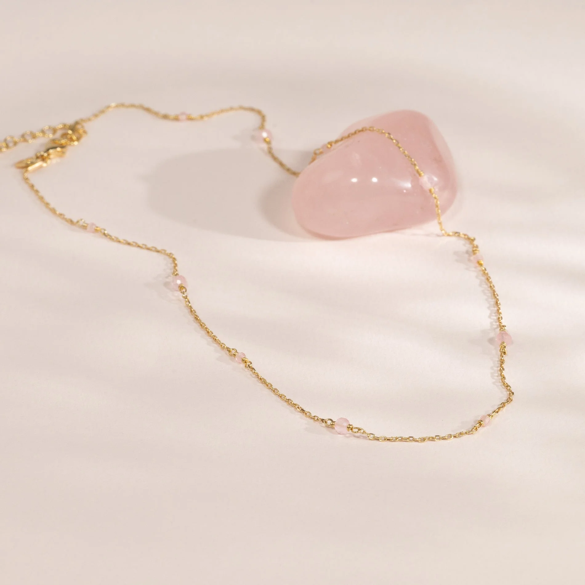 ISABELLA ROSE JADE GOLDEN NECKLACE - Image 4