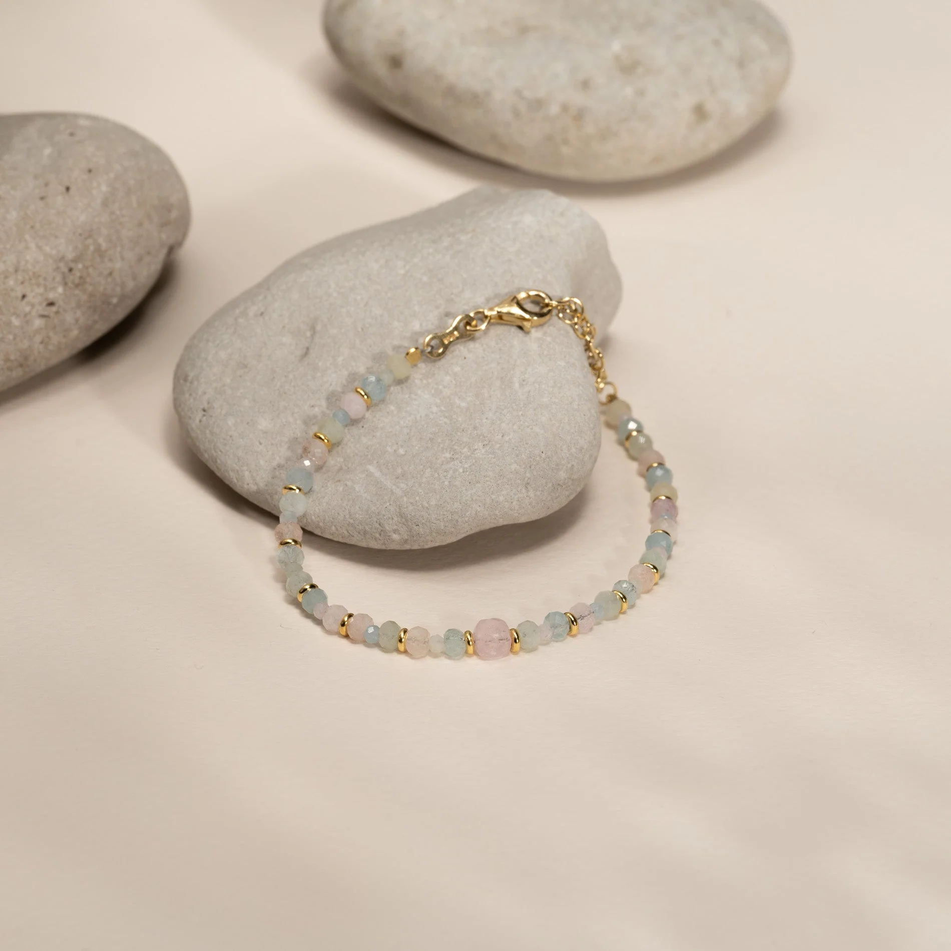 ISLA MORGANITE GOLDEN BRACELET - Image 4