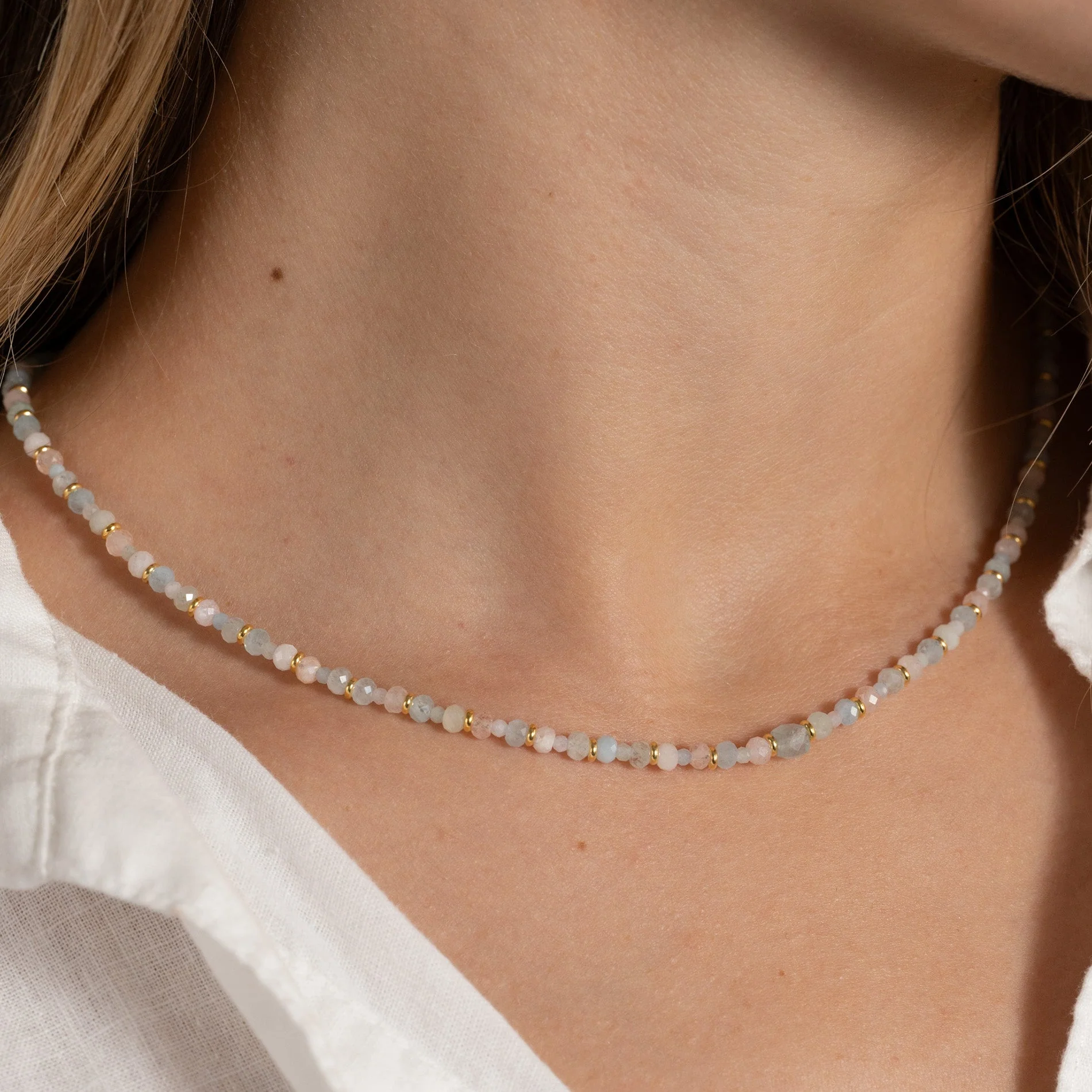 ISLA MORGANITE GOLDEN NECKLACE - Image 2