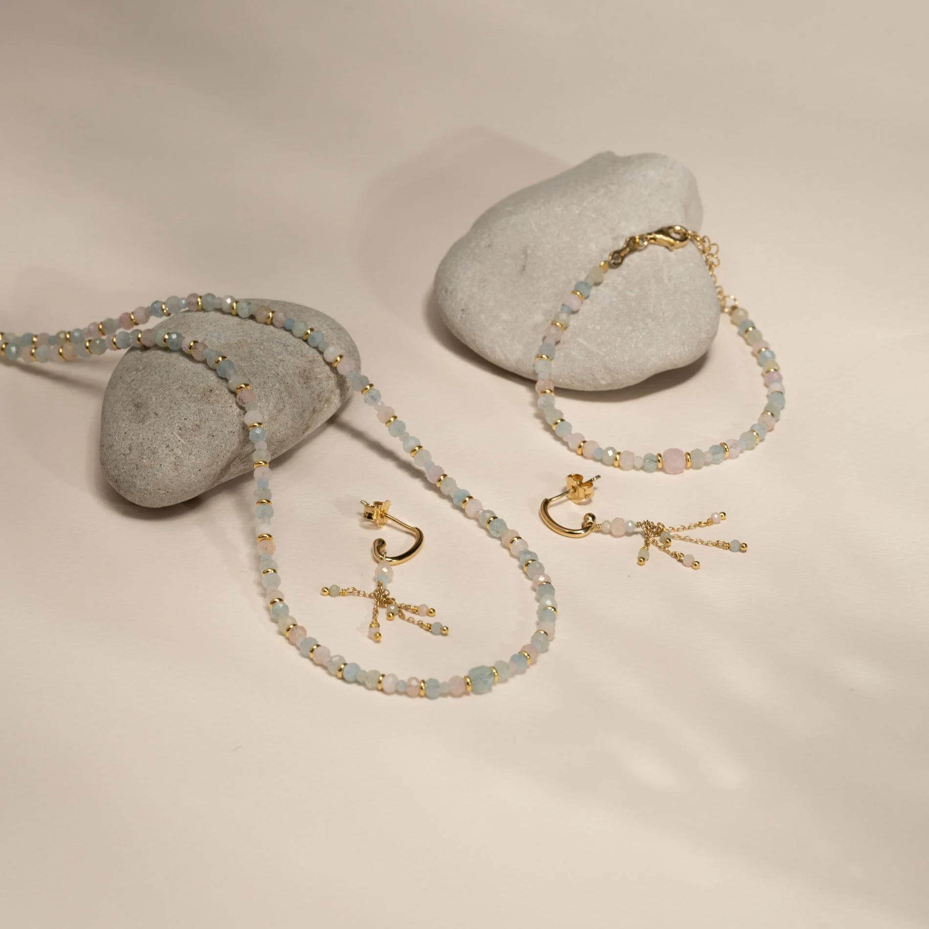 ISLA MORGANITE GOLDEN NECKLACE - Image 5