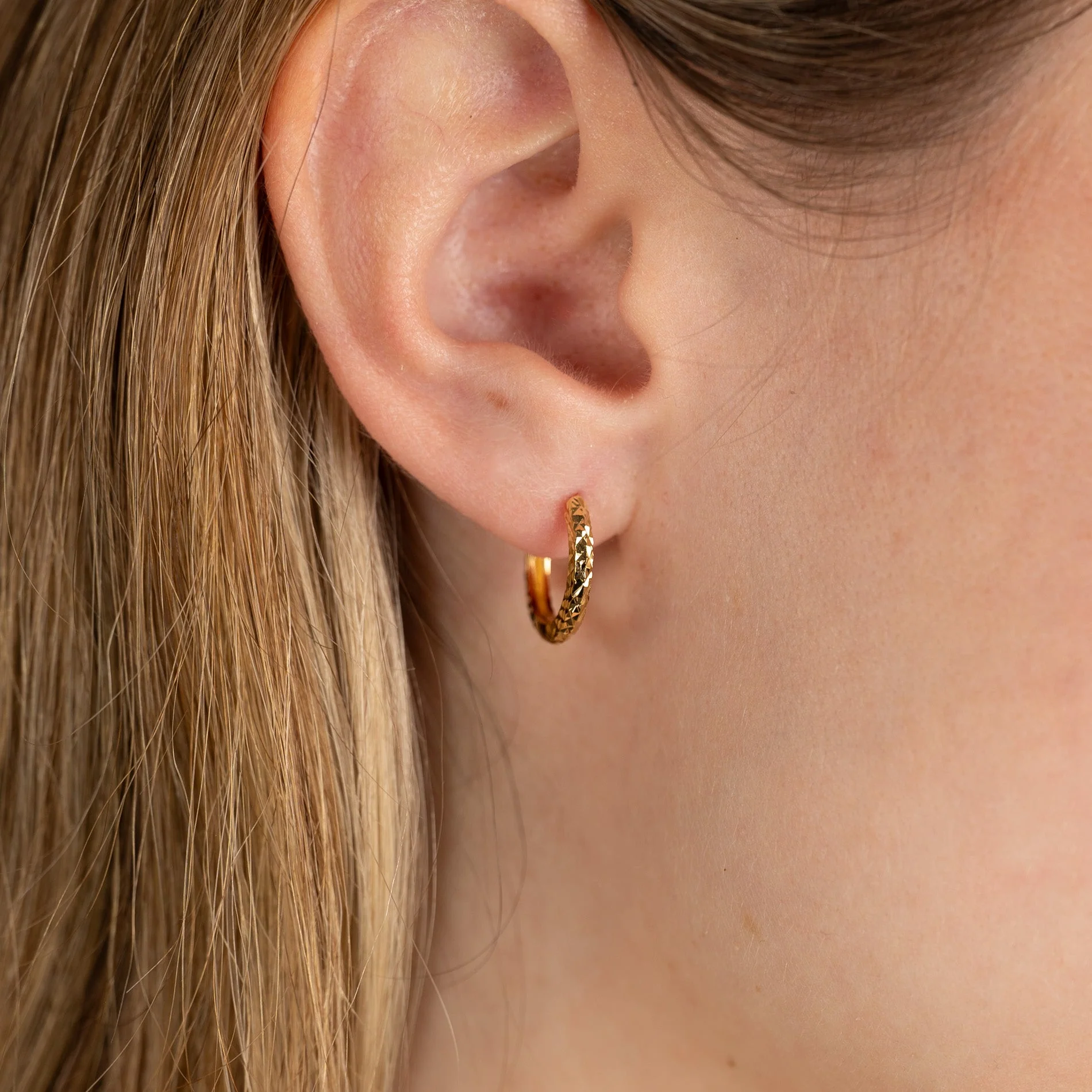 JOHANNE GOLDEN CREOL EARRING - Image 6