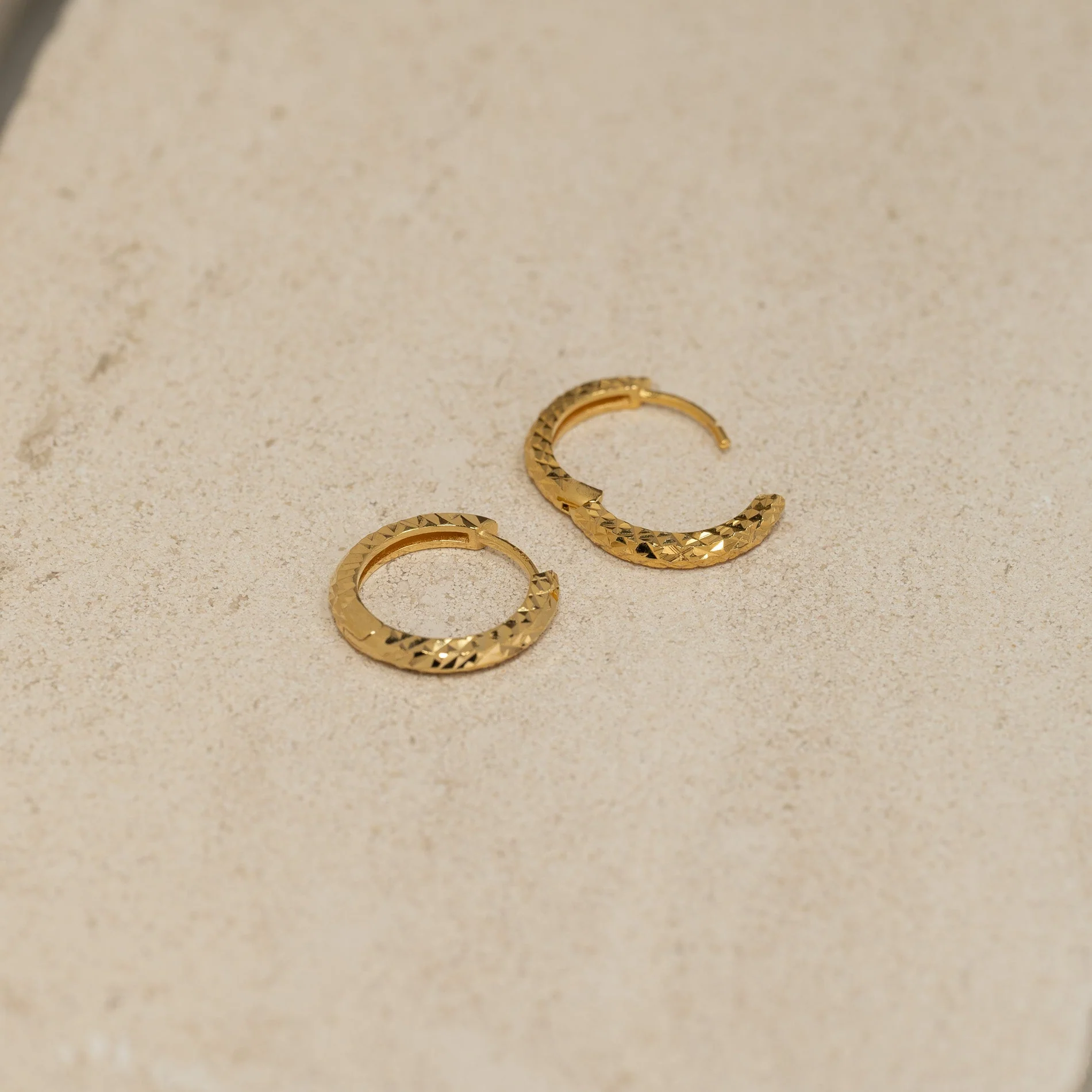 JOHANNE GOLDEN CREOL EARRING - Image 8