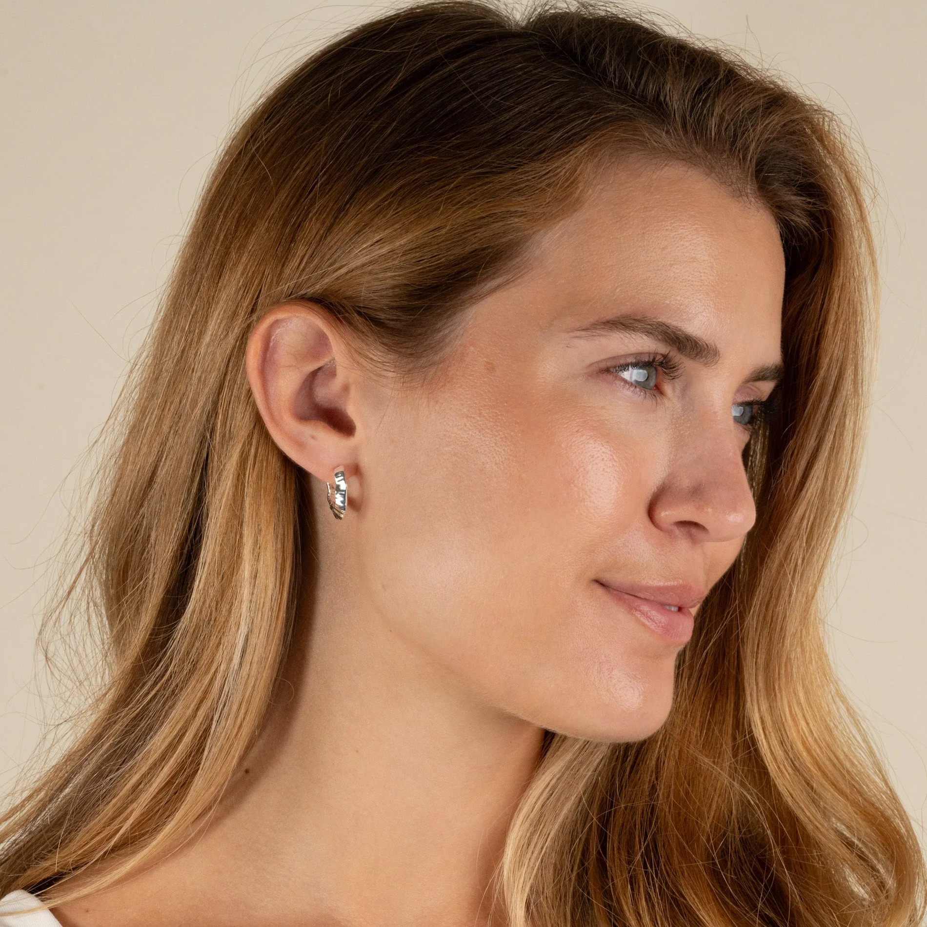 JULIE SILVER CREOL EARRING - Image 4