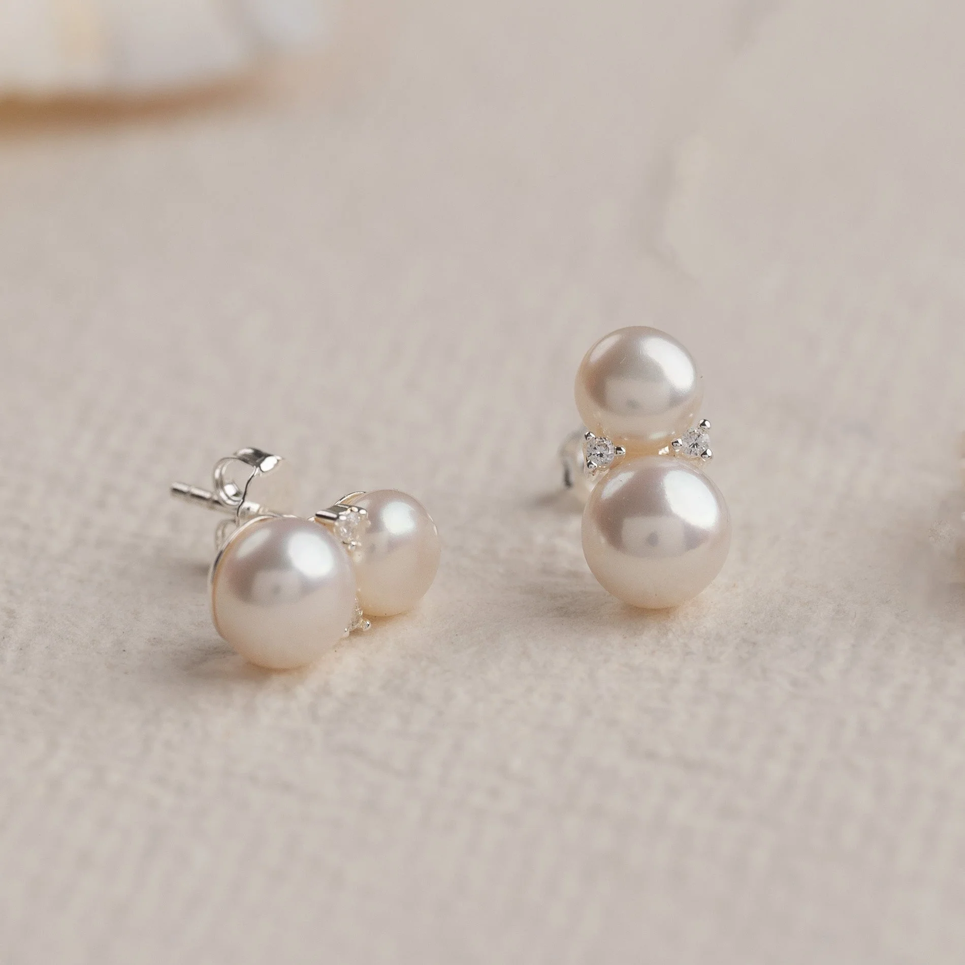 KELLY PEARL SILVER EARRING