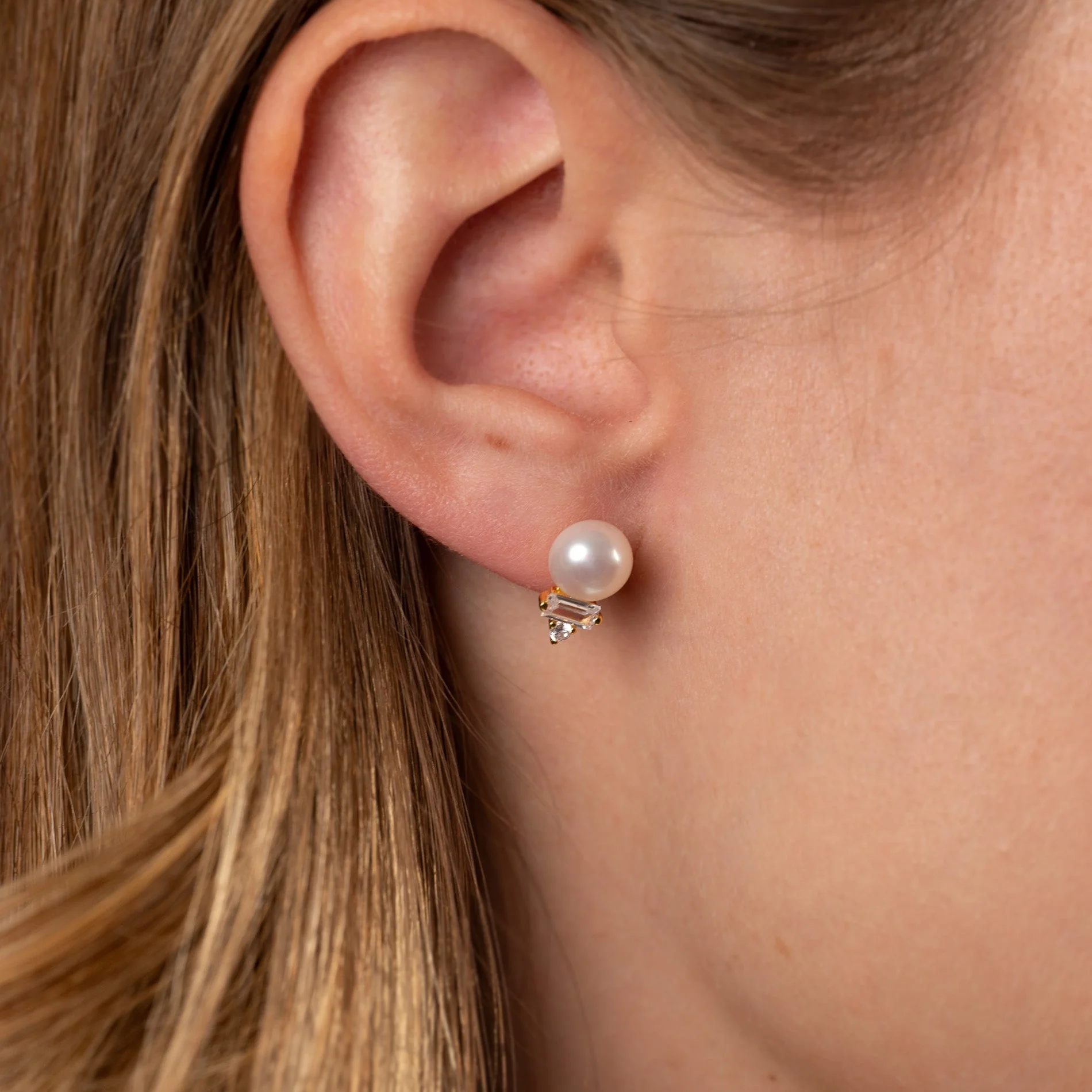 KIRSTIN PEARL GOLDEN EARRING - Image 2