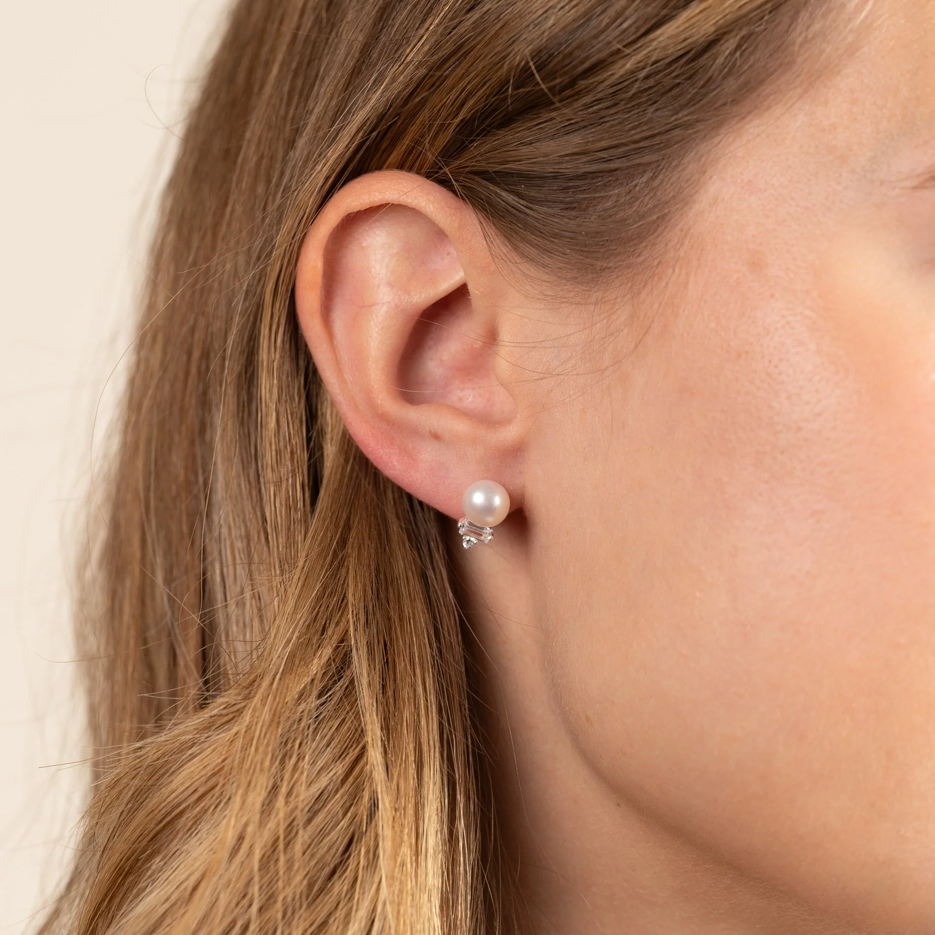 KIRSTIN PEARL SILVER EARRING - Image 4