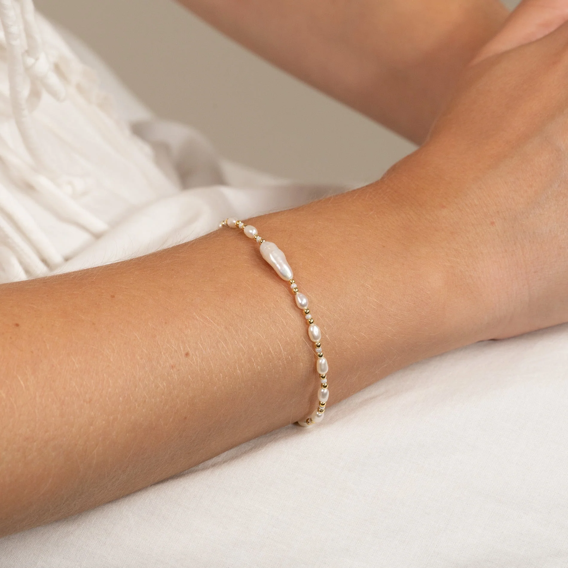 LANA PEARL GOLDEN BRACELET - Image 4