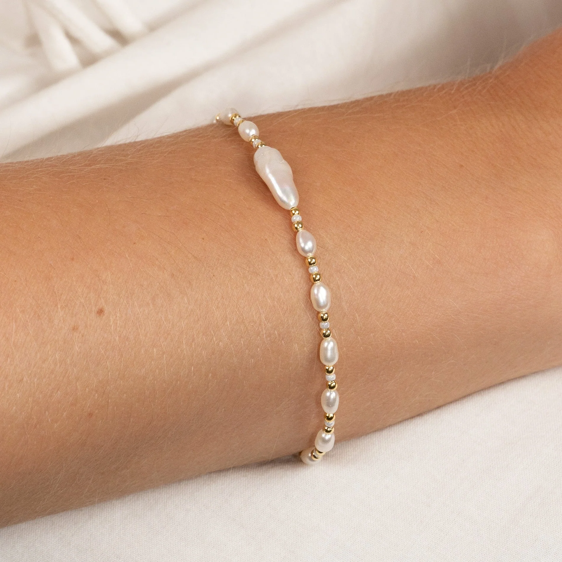 LANA PEARL GOLDEN BRACELET - Image 6