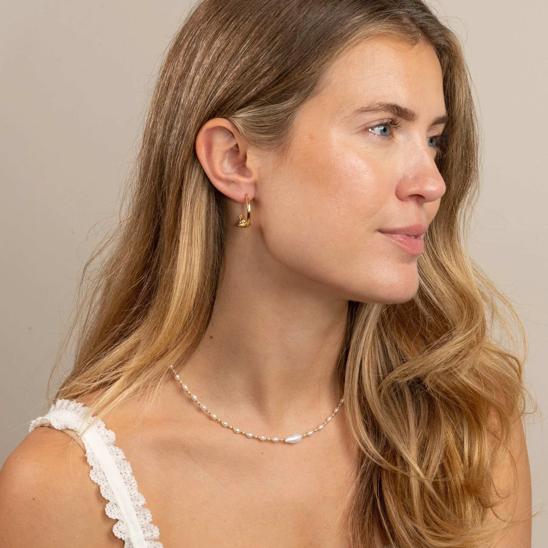 LANA PEARL GOLDEN NECKLACE - Image 5
