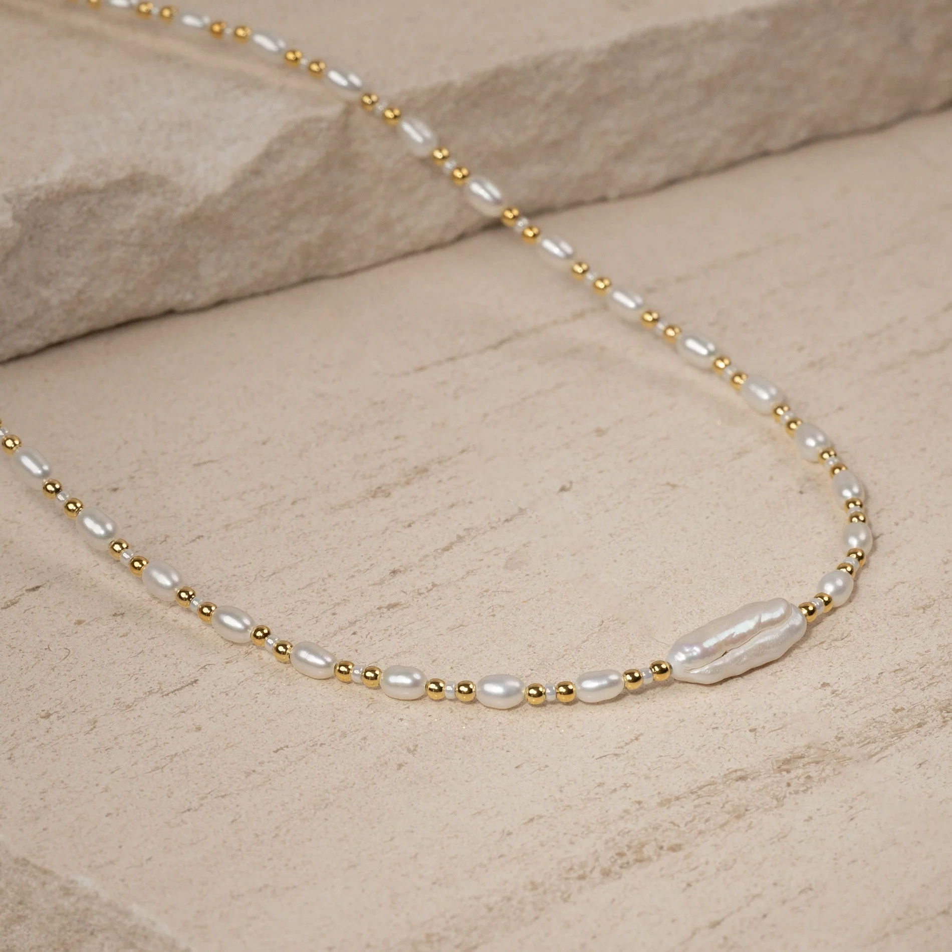 LANA PEARL GOLDEN NECKLACE - Image 6
