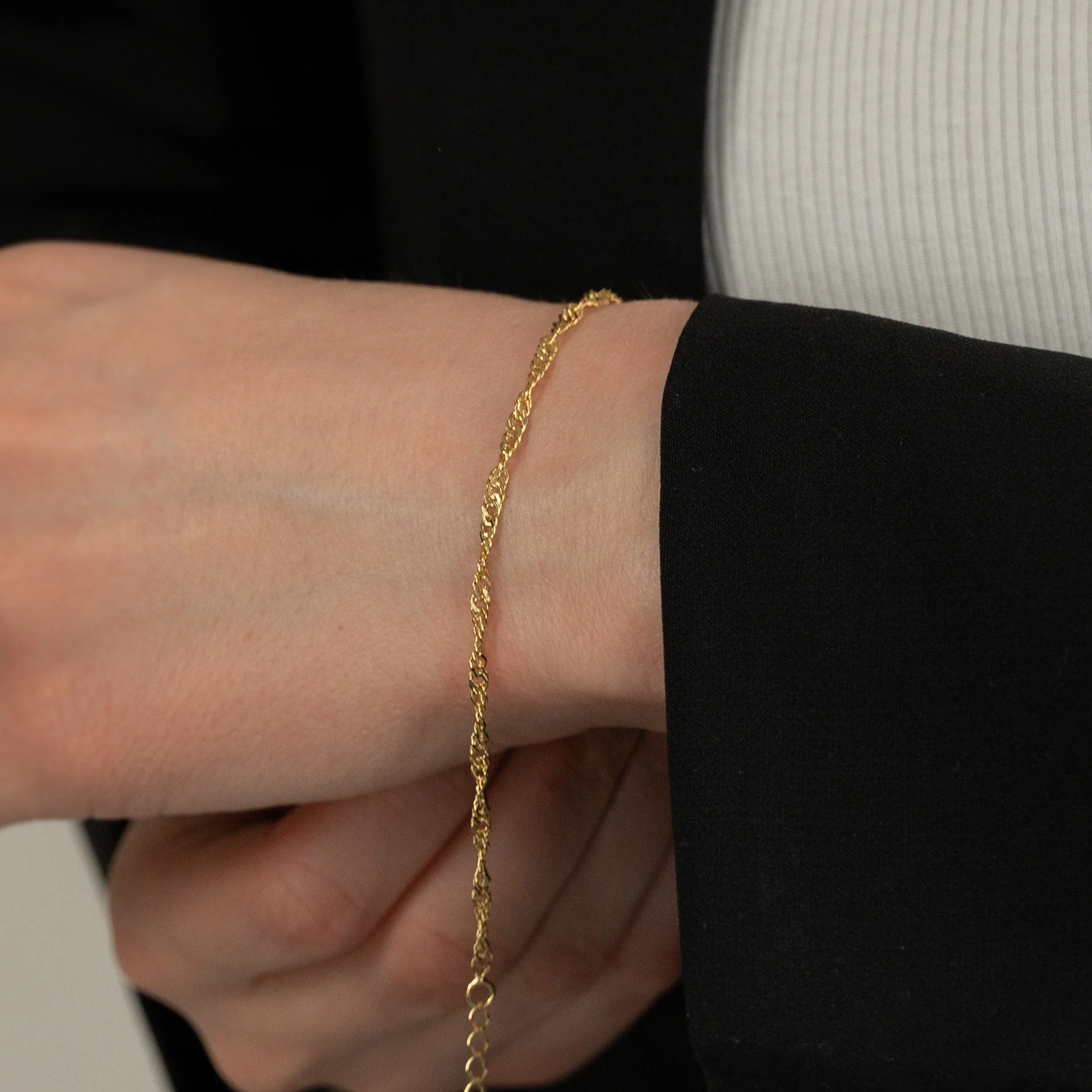 LEONORA GOLDEN BRACELET - Image 4