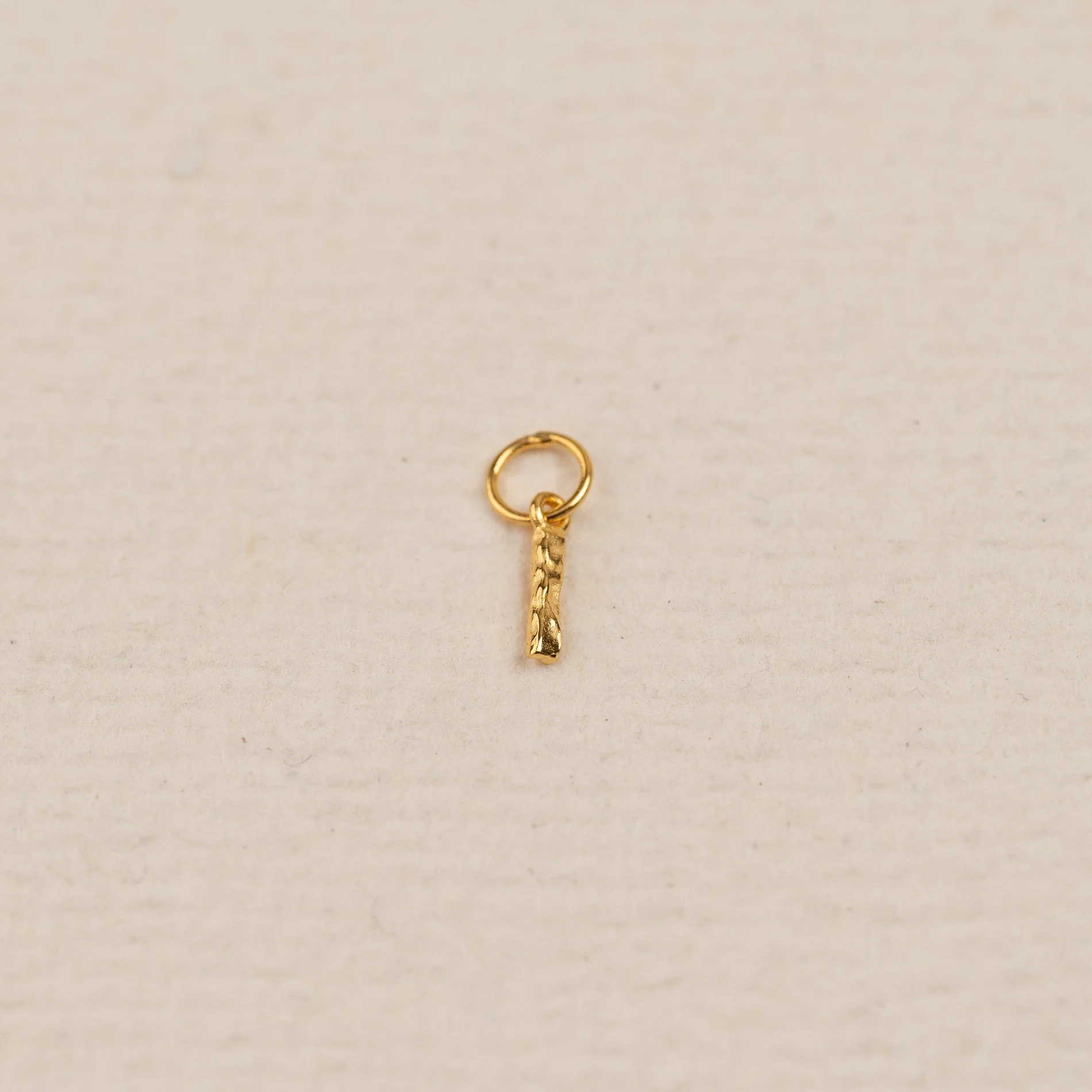 LETTER MOLTEN GOLDEN PENDANT - Image 10