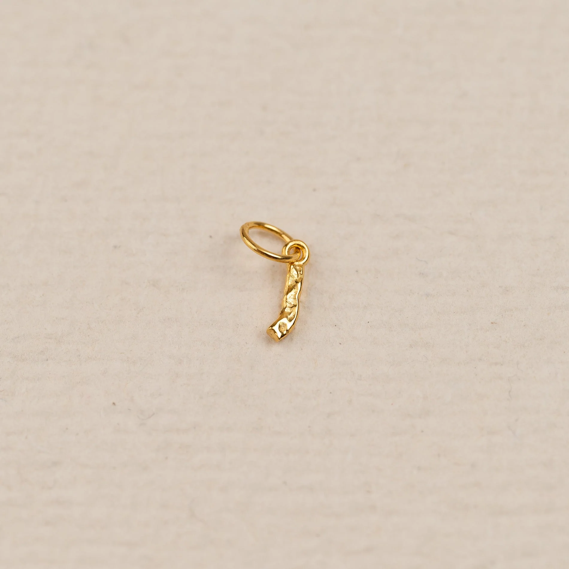 LETTER MOLTEN GOLDEN PENDANT - Image 11
