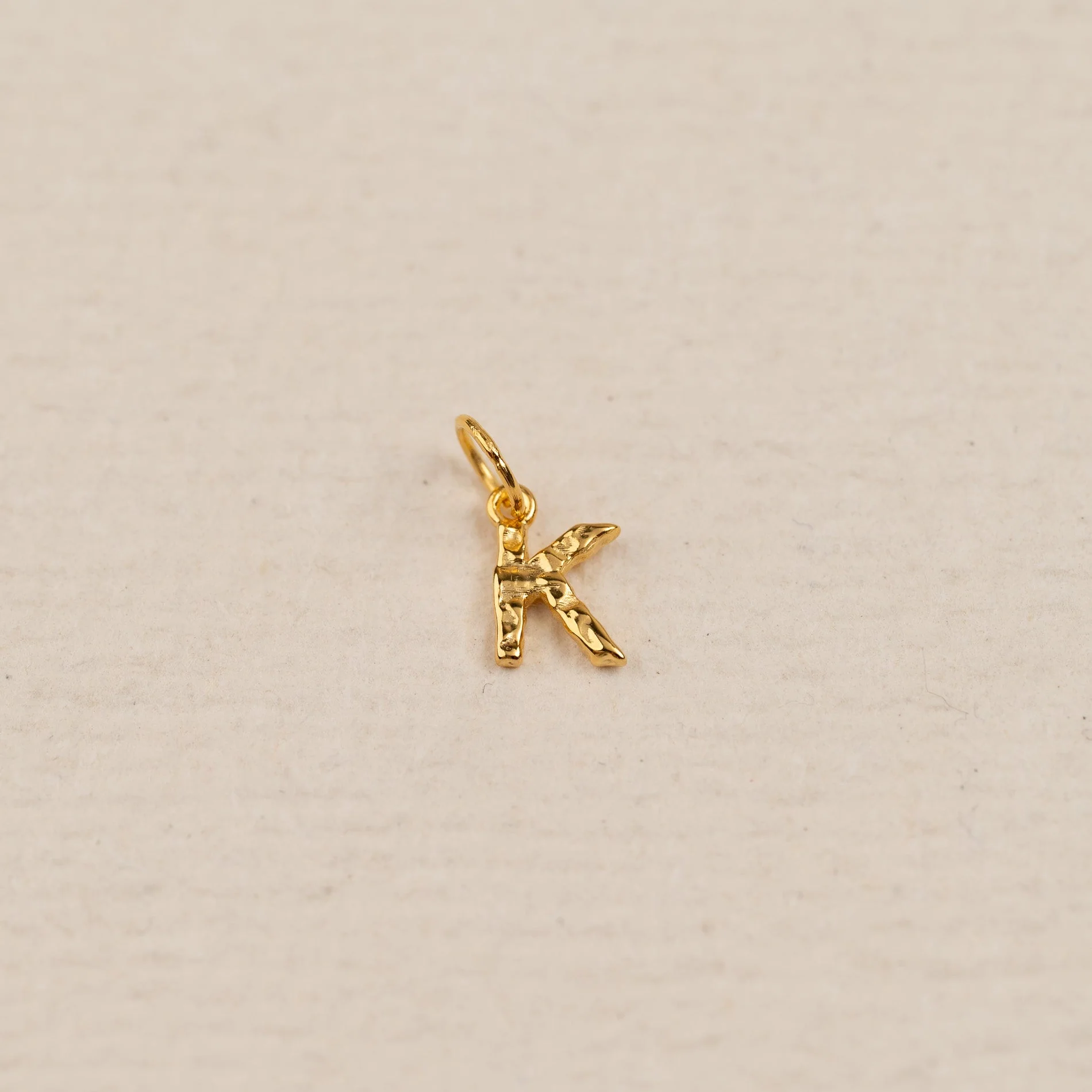 LETTER MOLTEN GOLDEN PENDANT - Image 12