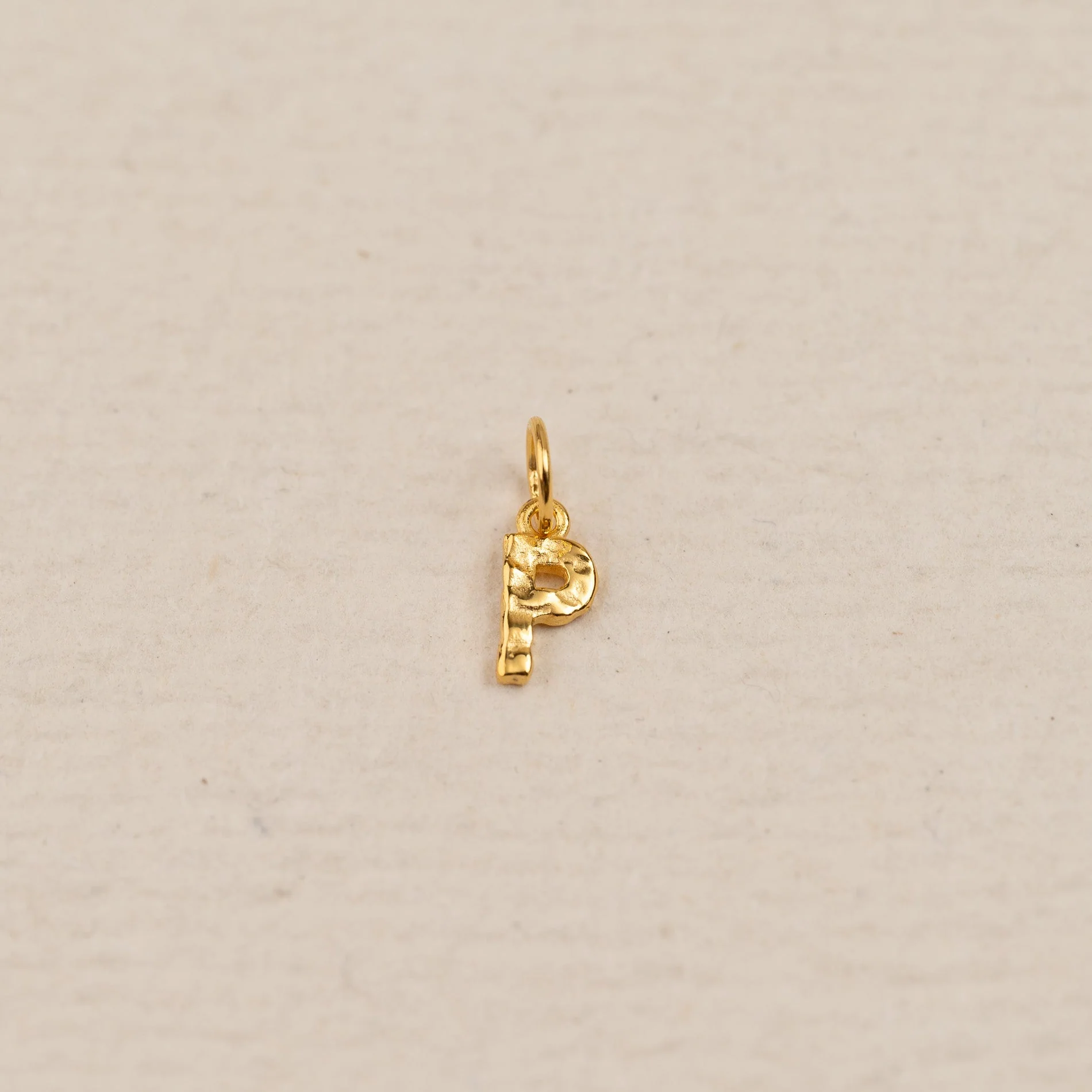 LETTER MOLTEN GOLDEN PENDANT - Image 17