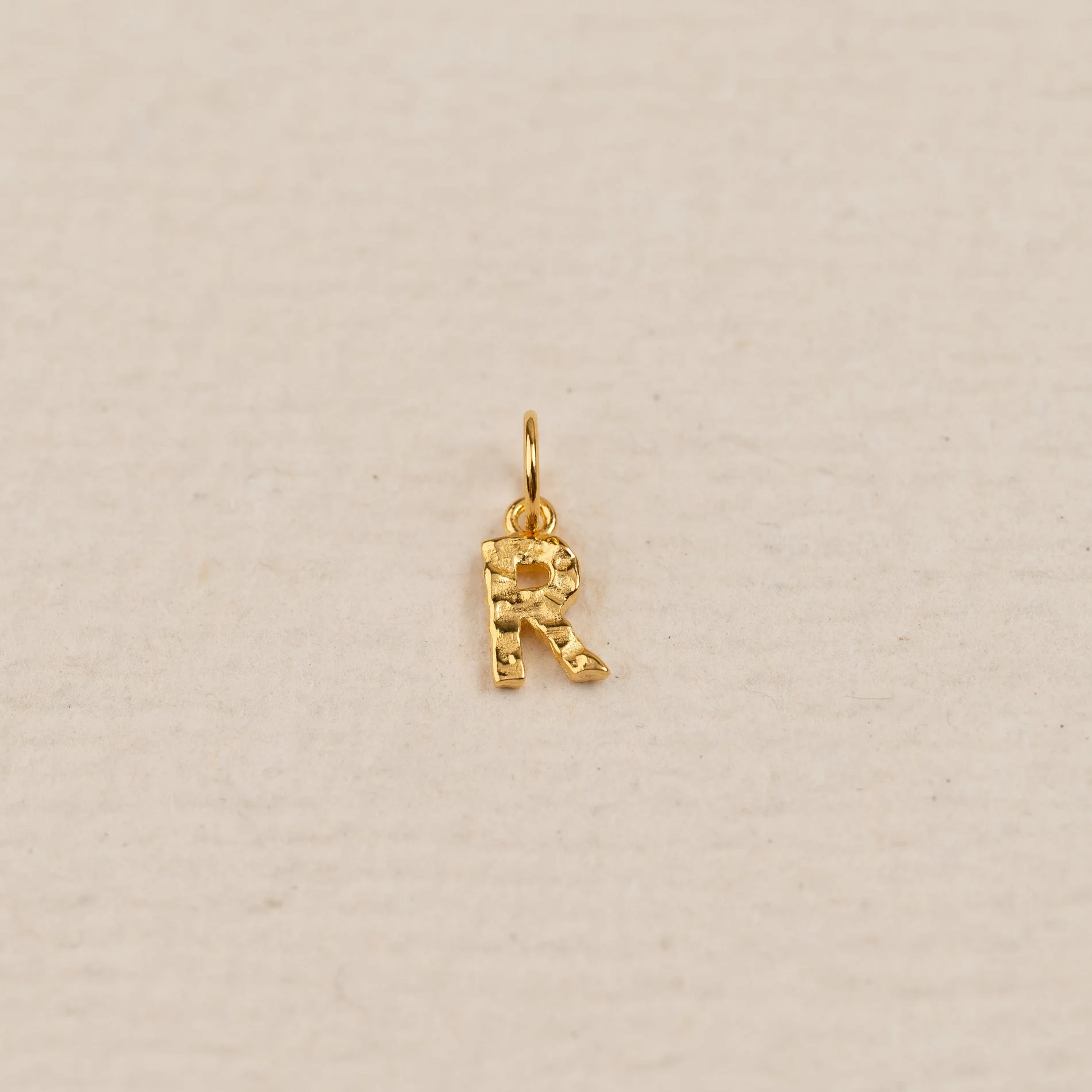 LETTER MOLTEN GOLDEN PENDANT - Image 18