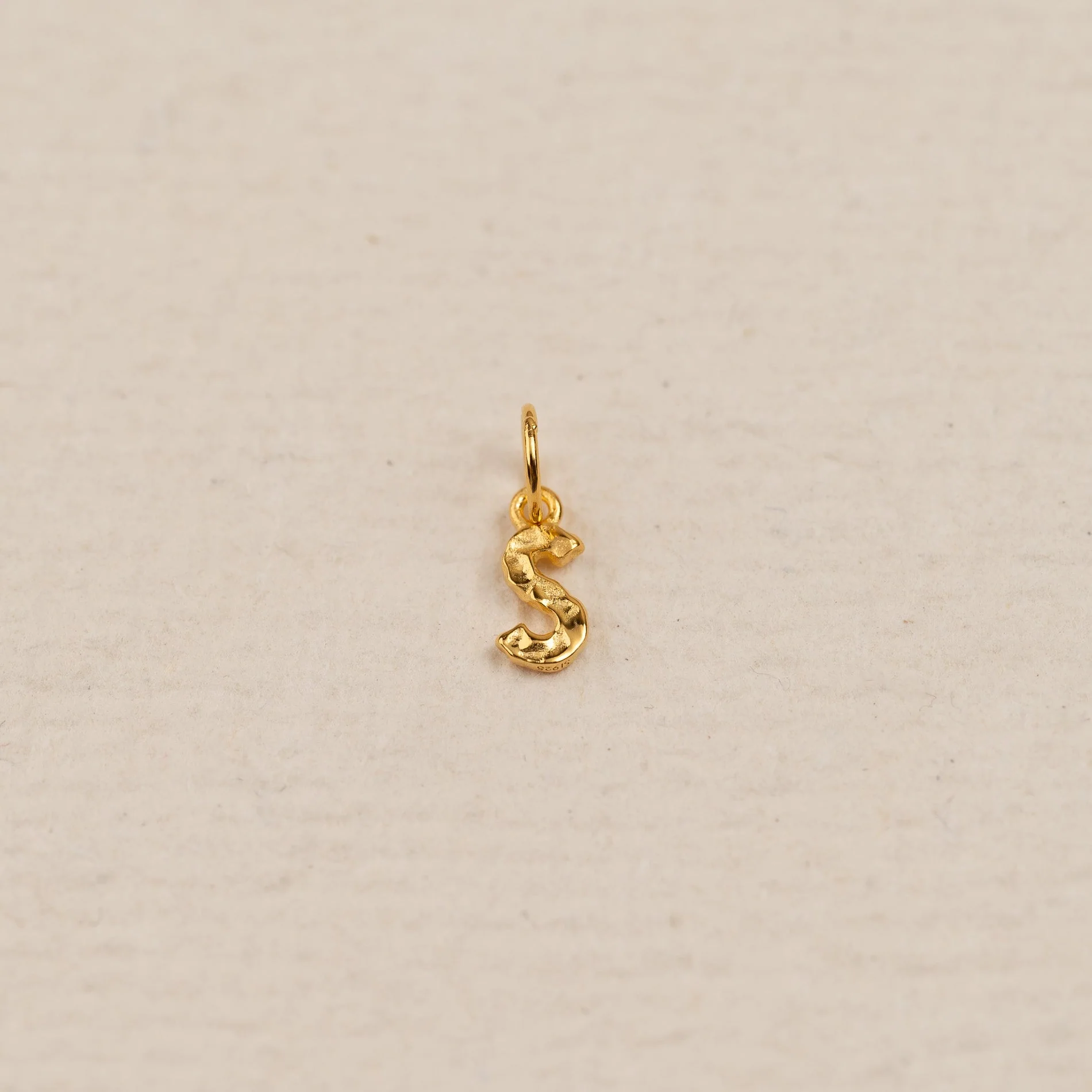 LETTER MOLTEN GOLDEN PENDANT - Image 19