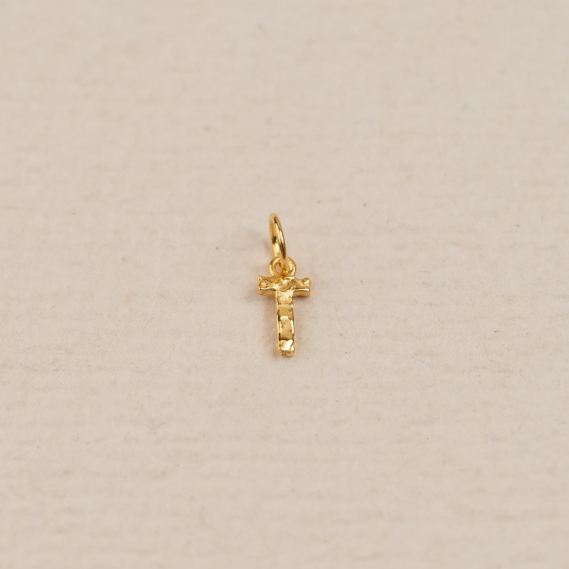 LETTER MOLTEN GOLDEN PENDANT - Image 20