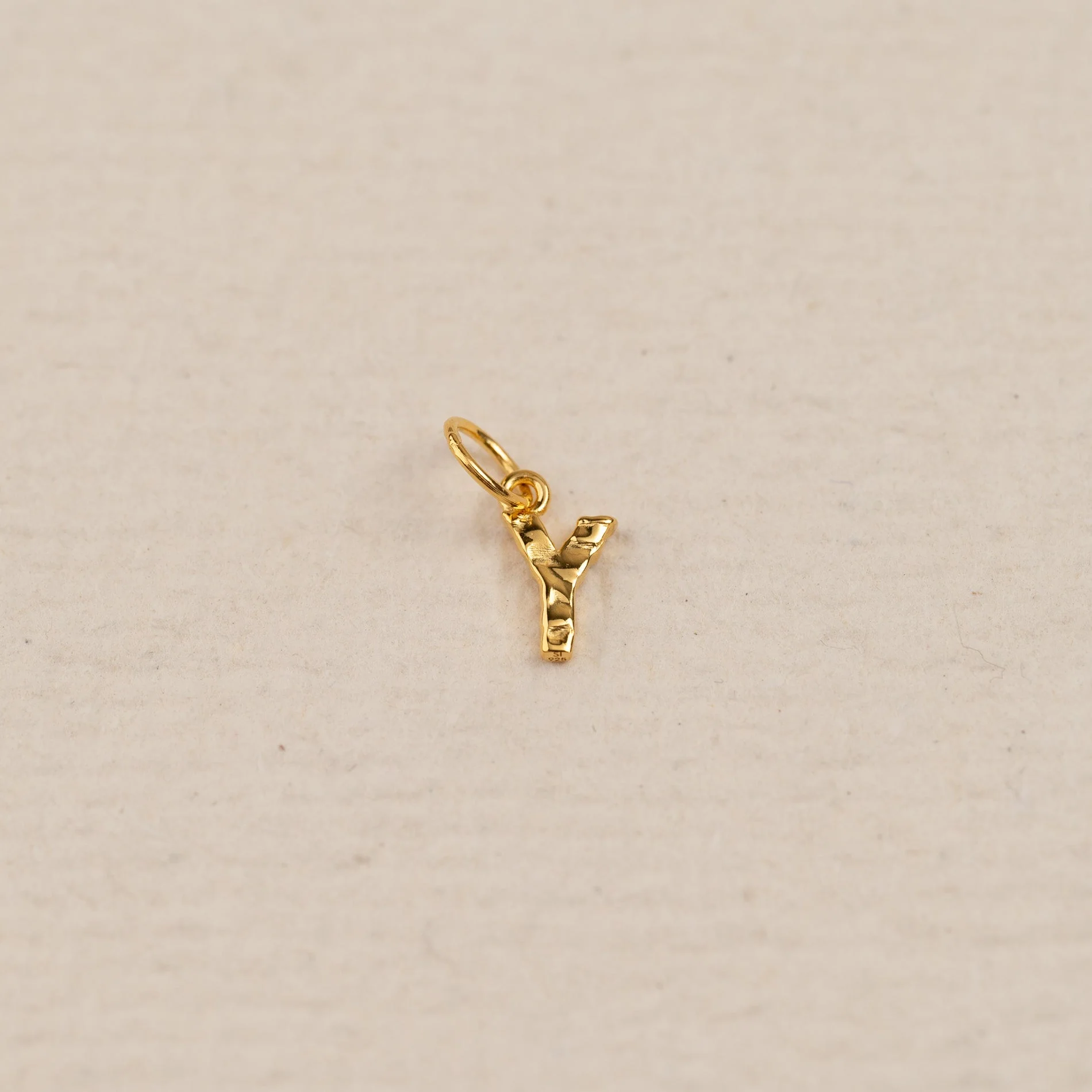 LETTER MOLTEN GOLDEN PENDANT - Image 25