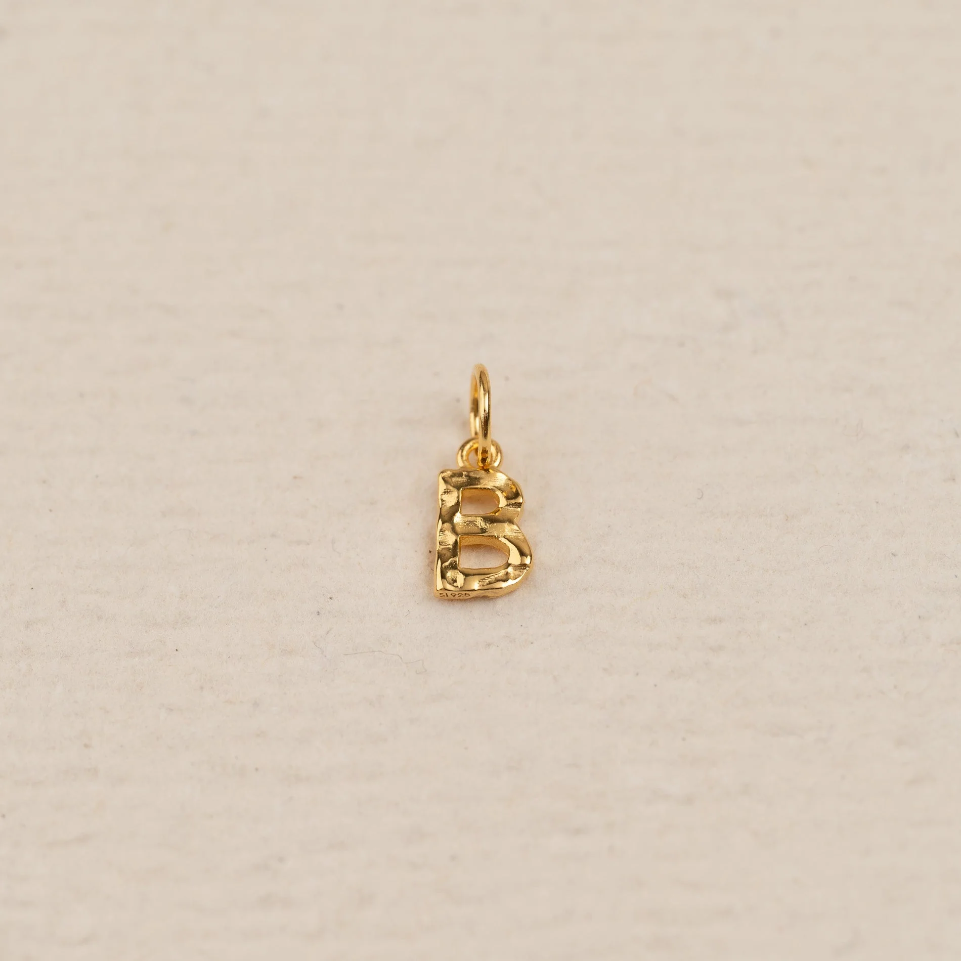 LETTER MOLTEN GOLDEN PENDANT - Image 3